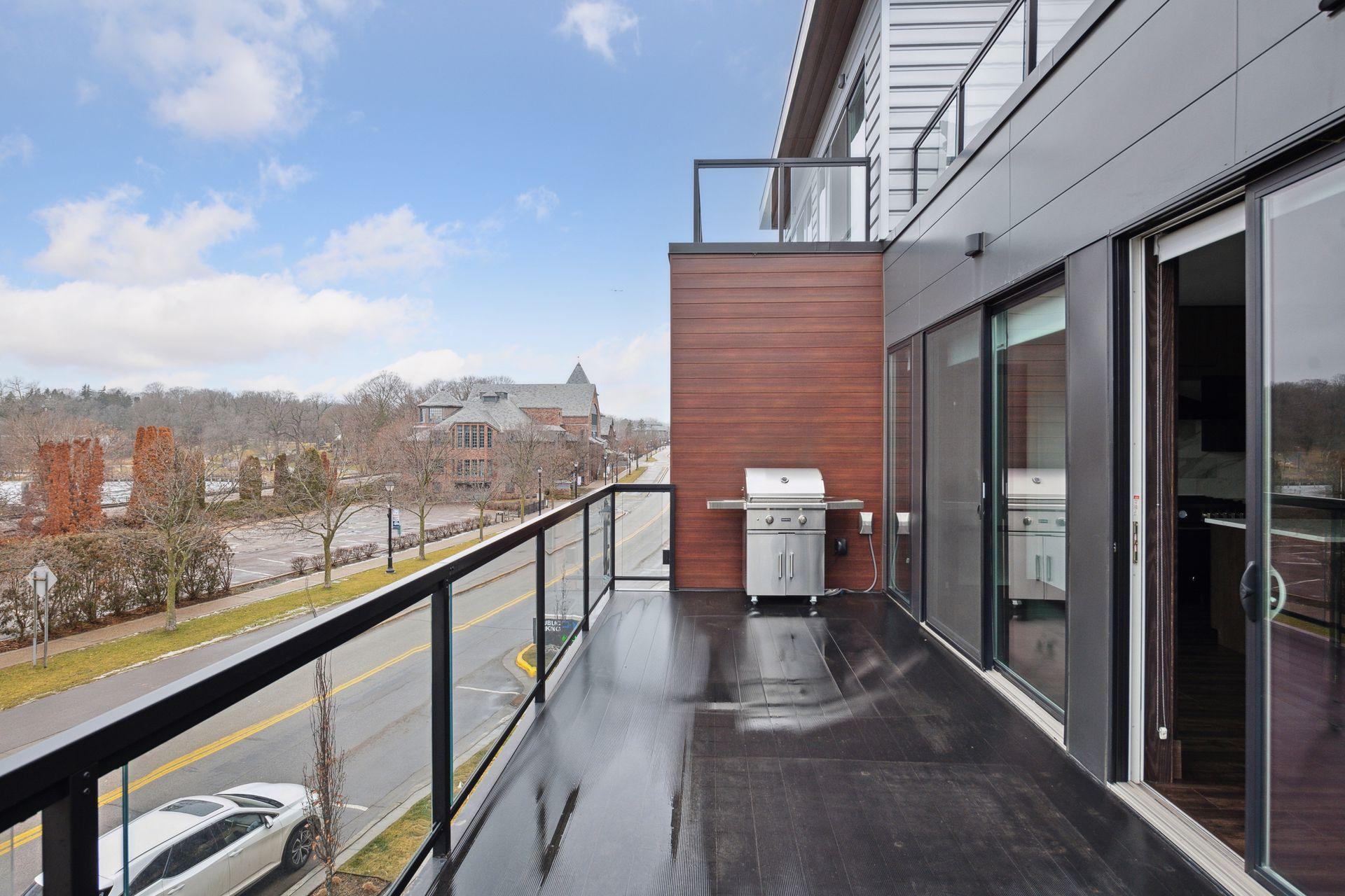 253 Lake Street E Unit: 302