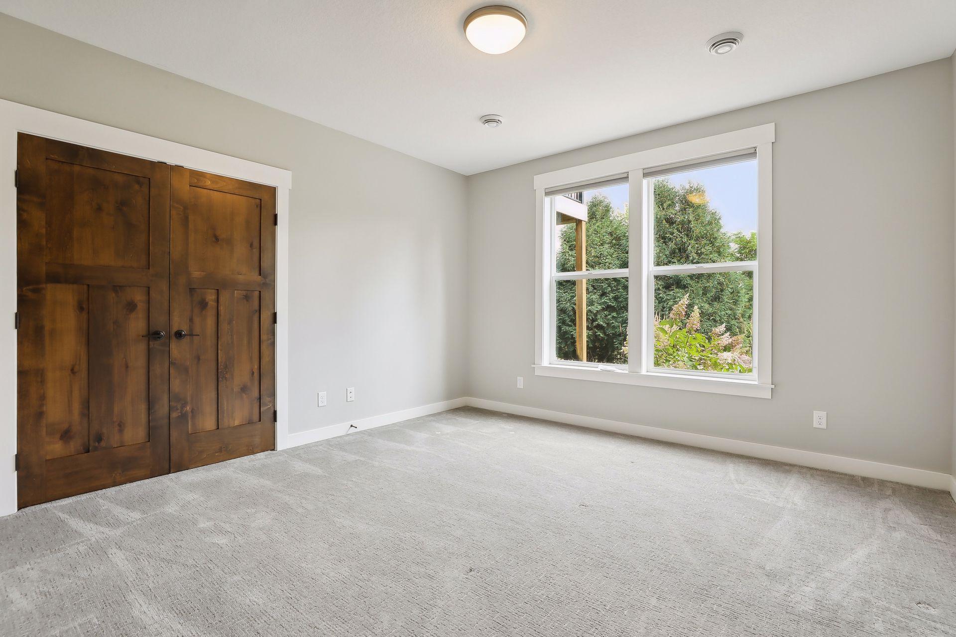 1440 Queensland Lane N