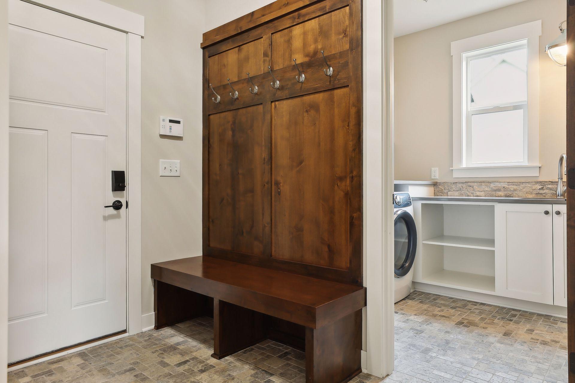 1440 Queensland Lane N