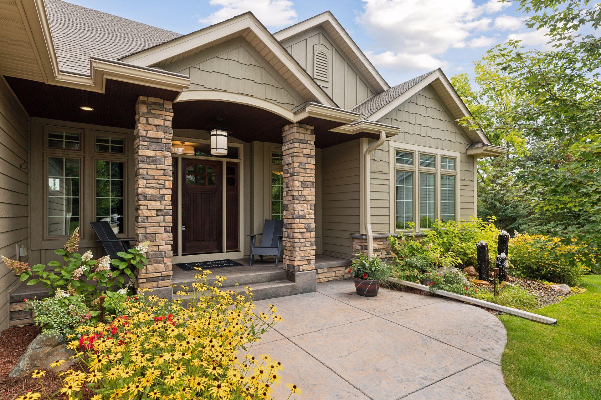 1440 Queensland Lane N