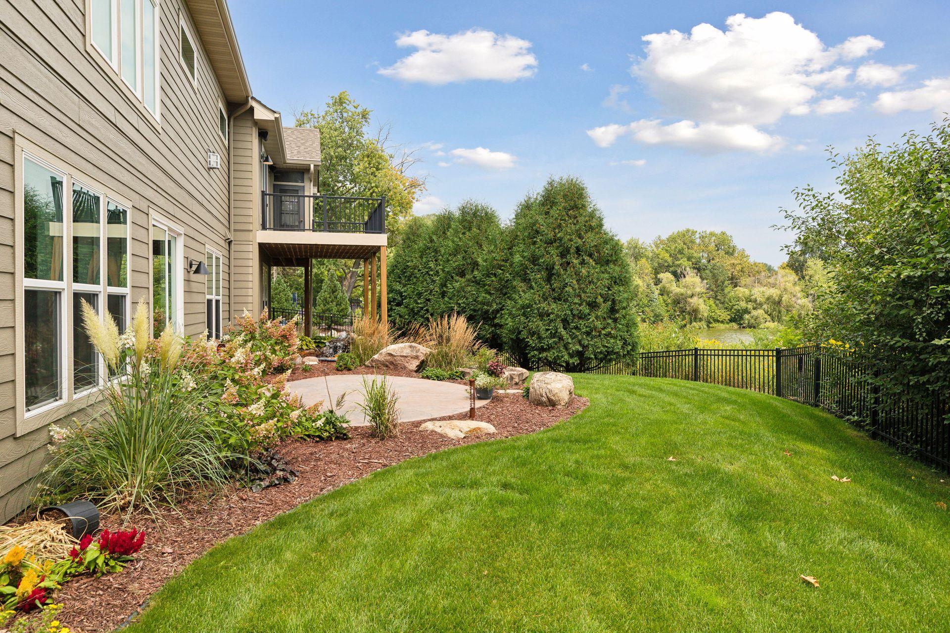 1440 Queensland Lane N