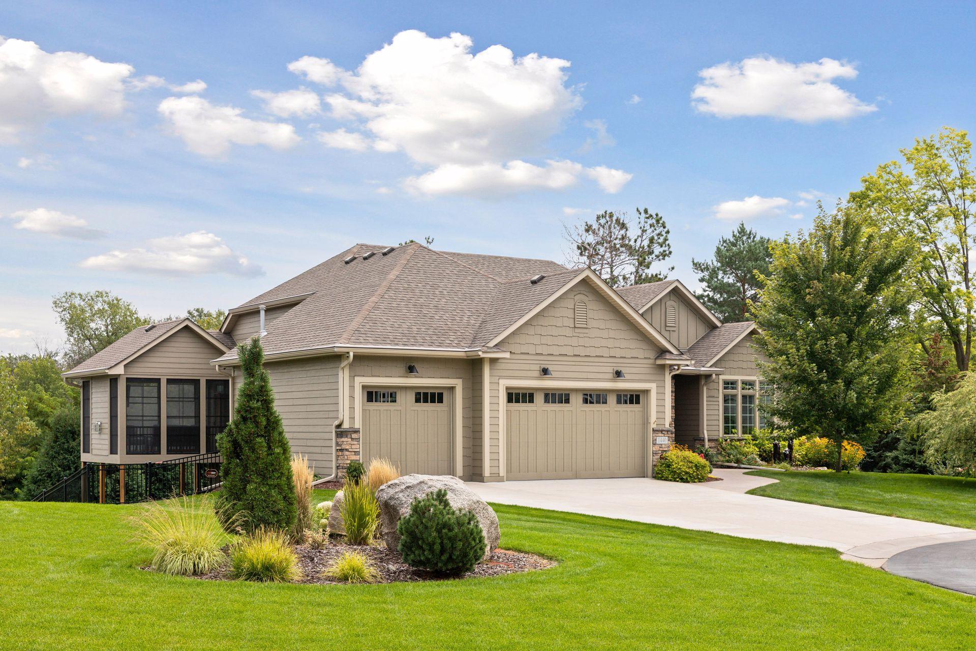 1440 Queensland Lane N