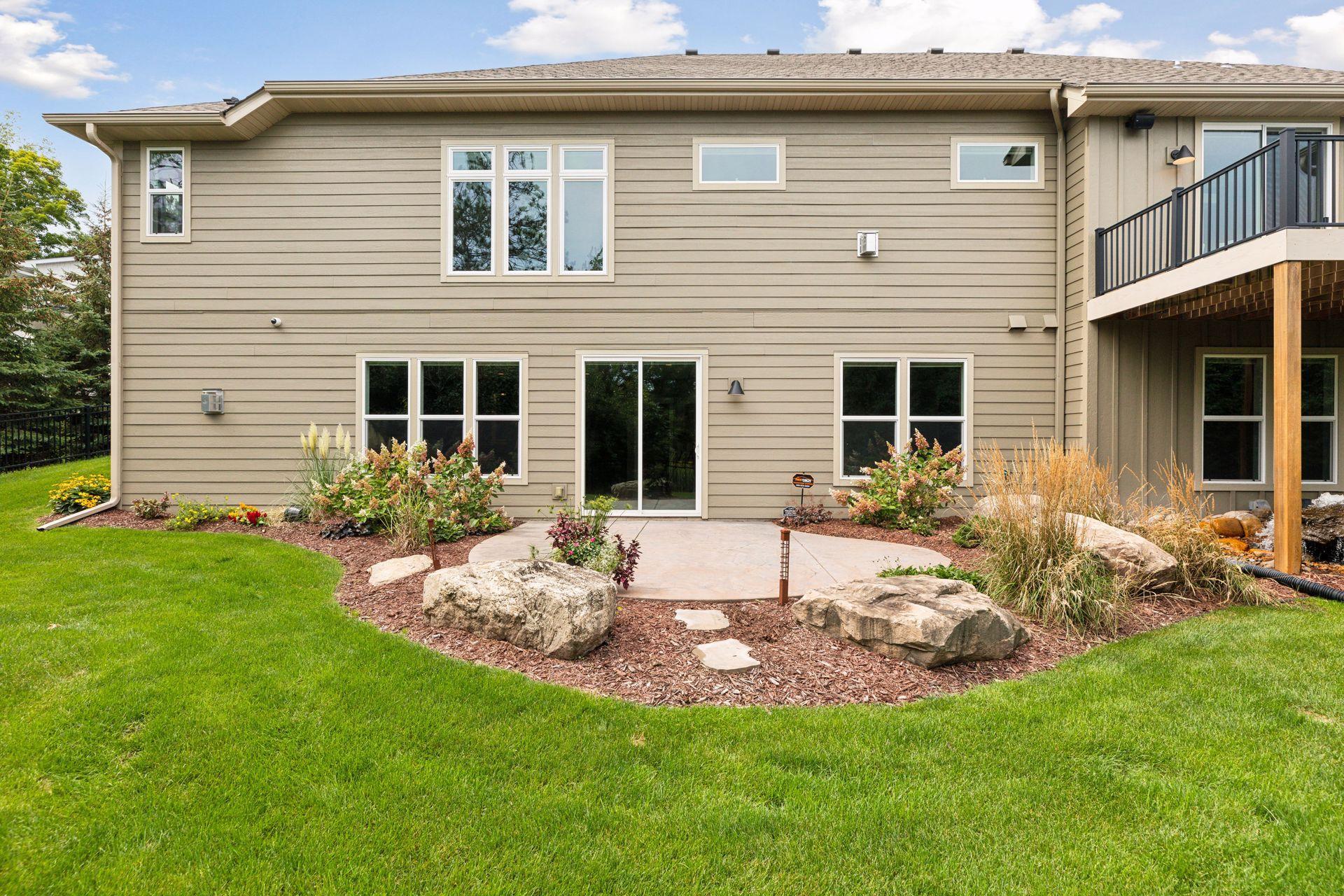 1440 Queensland Lane N