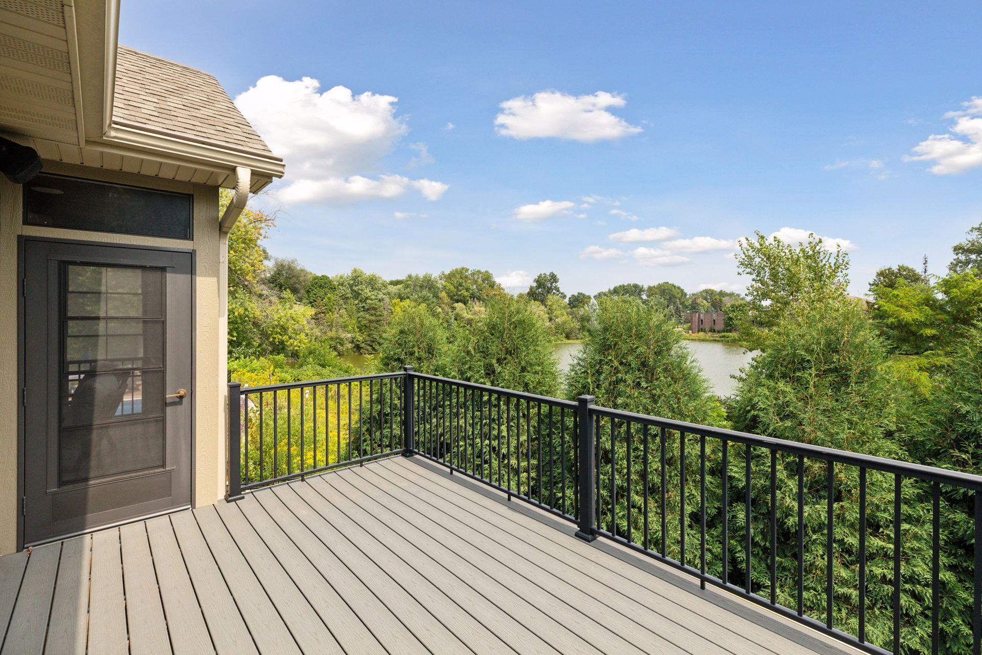 1440 Queensland Lane N