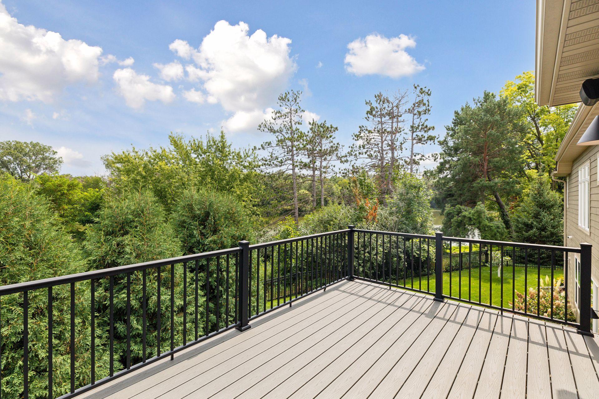 1440 Queensland Lane N