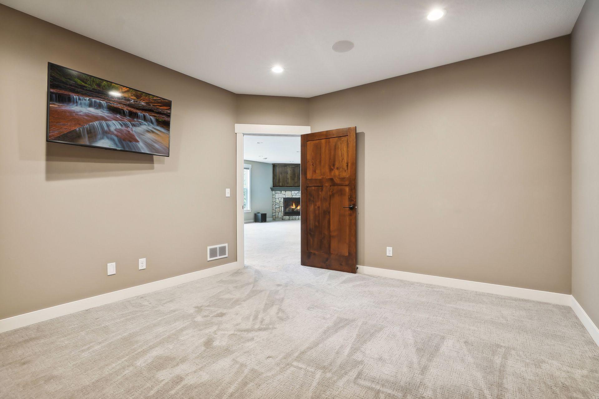 1440 Queensland Lane N