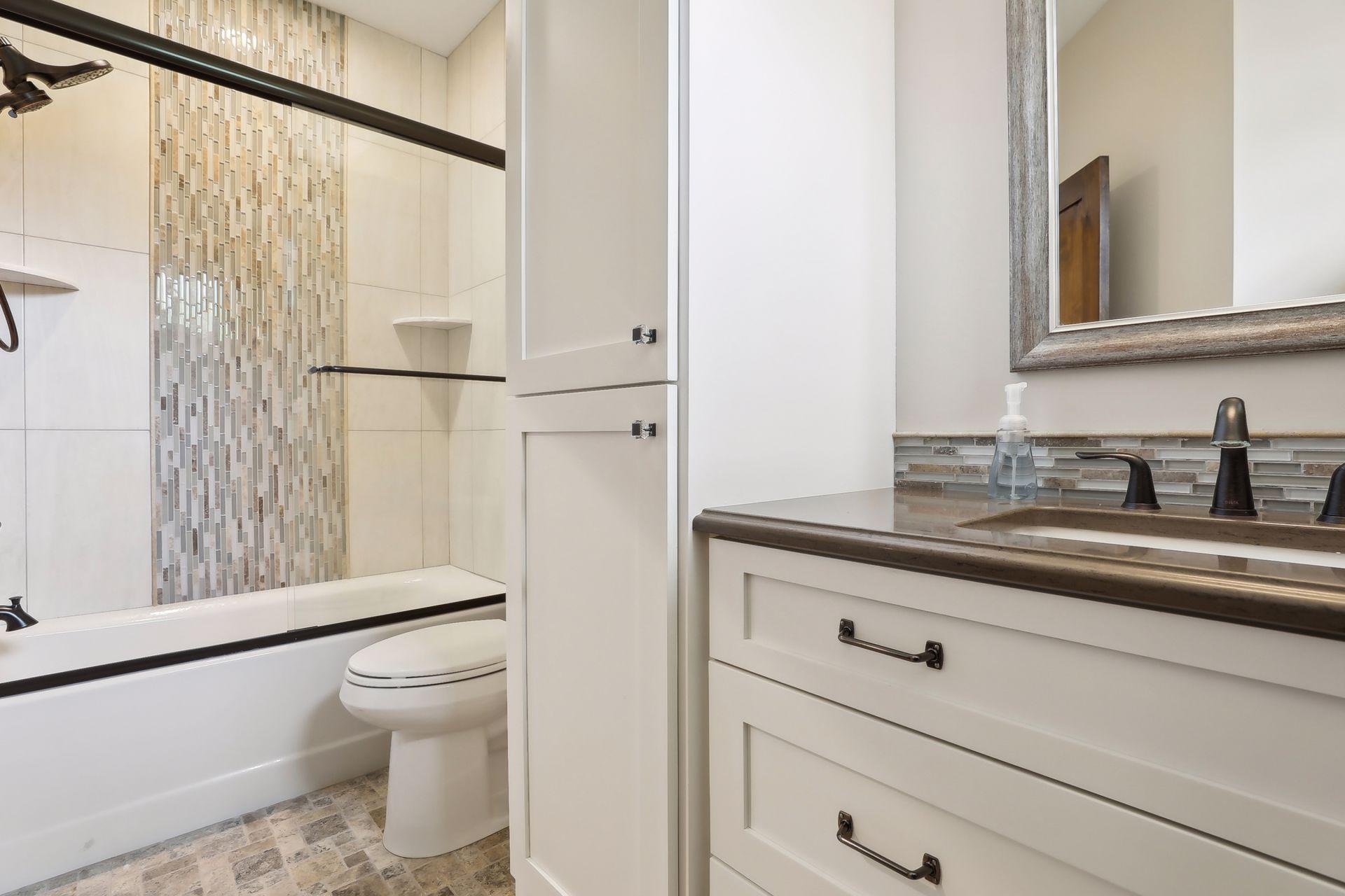 1440 Queensland Lane N