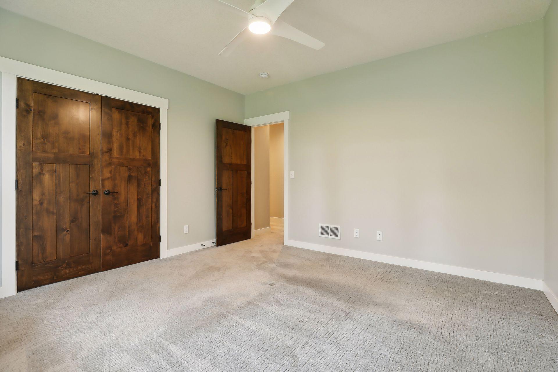 1440 Queensland Lane N