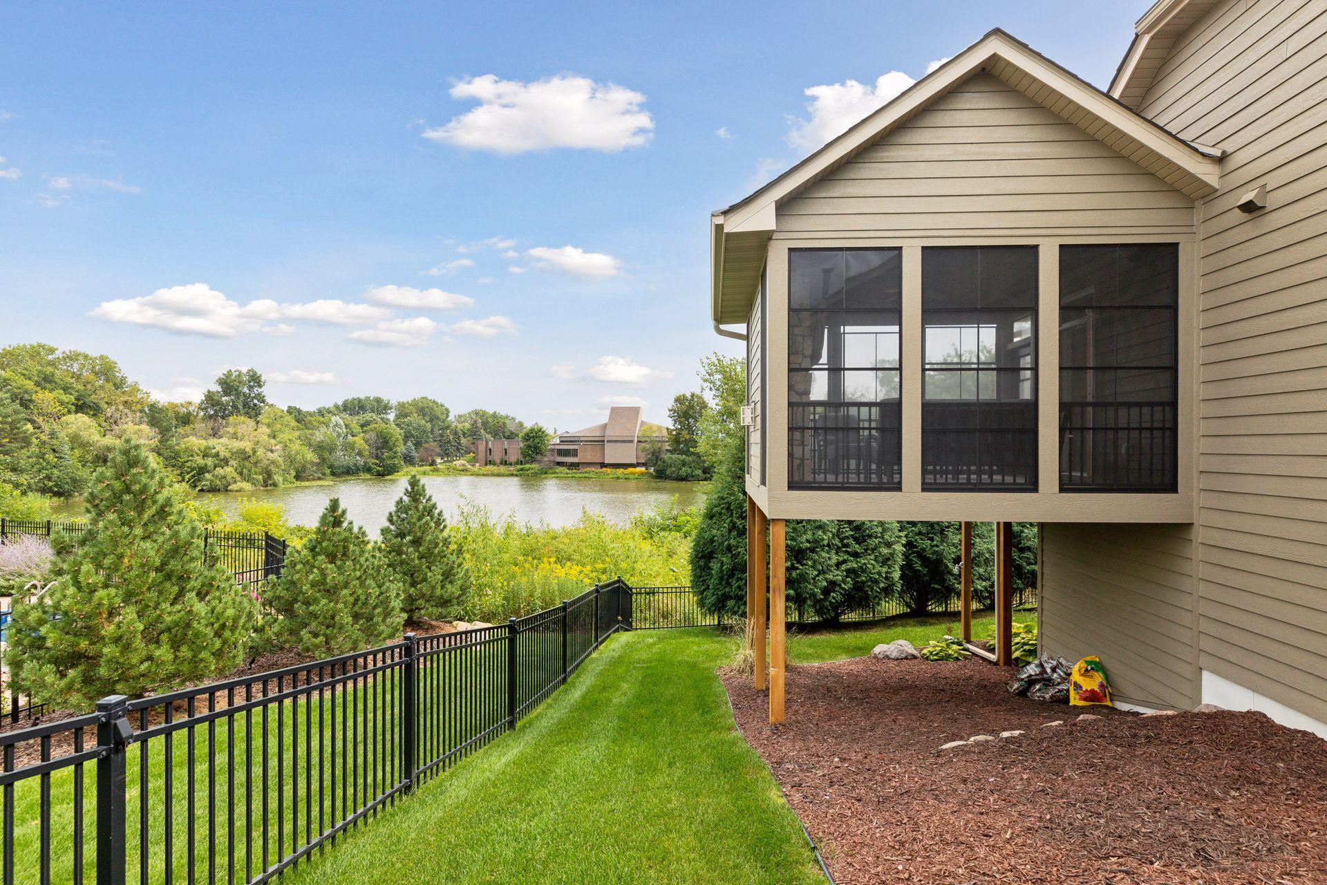 1440 Queensland Lane N