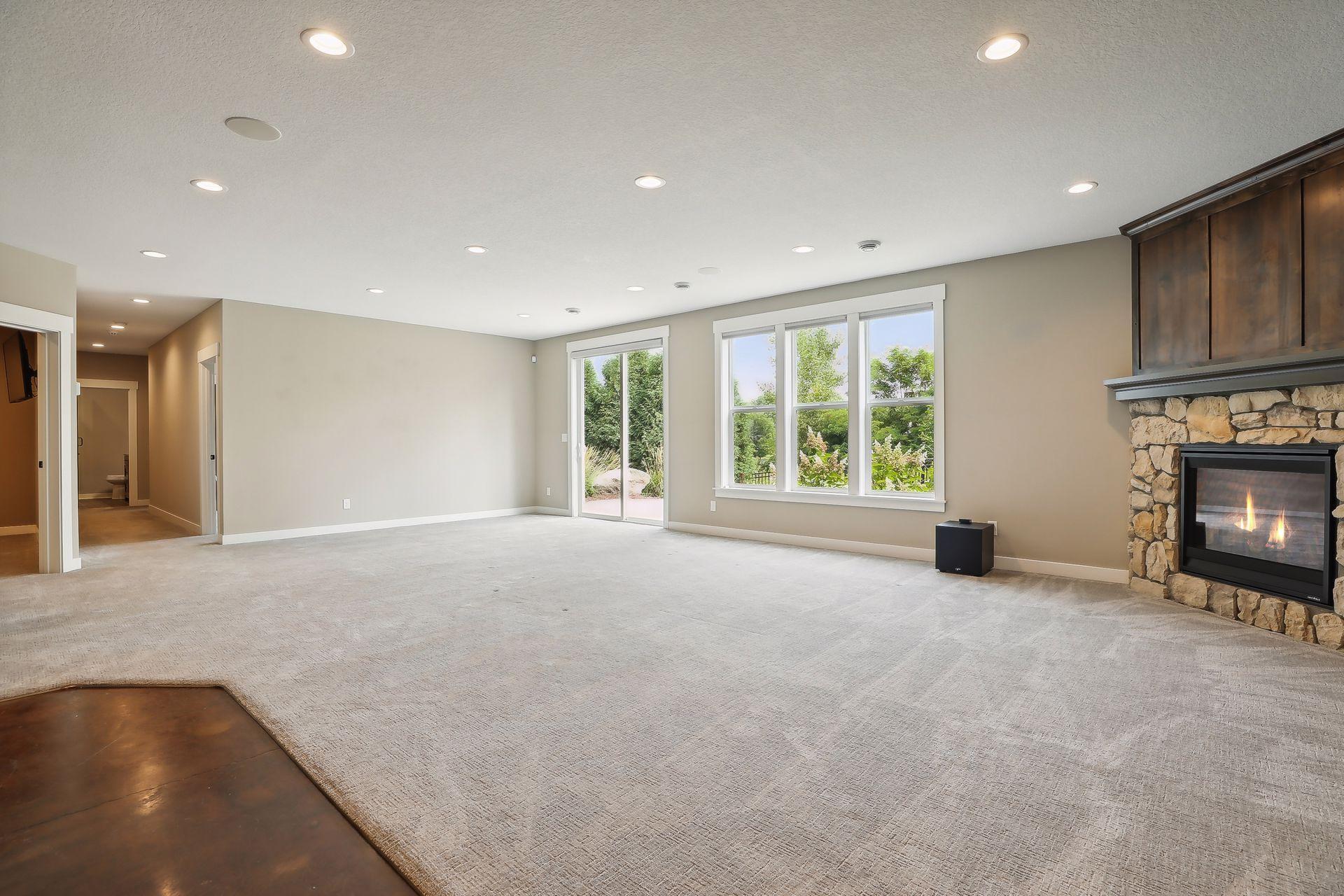 1440 Queensland Lane N