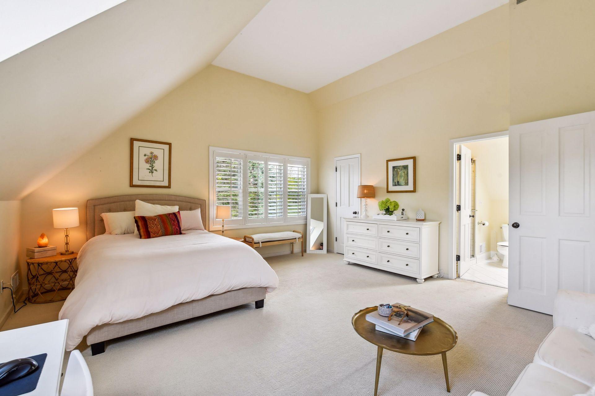 1100 Knoll Manor Road