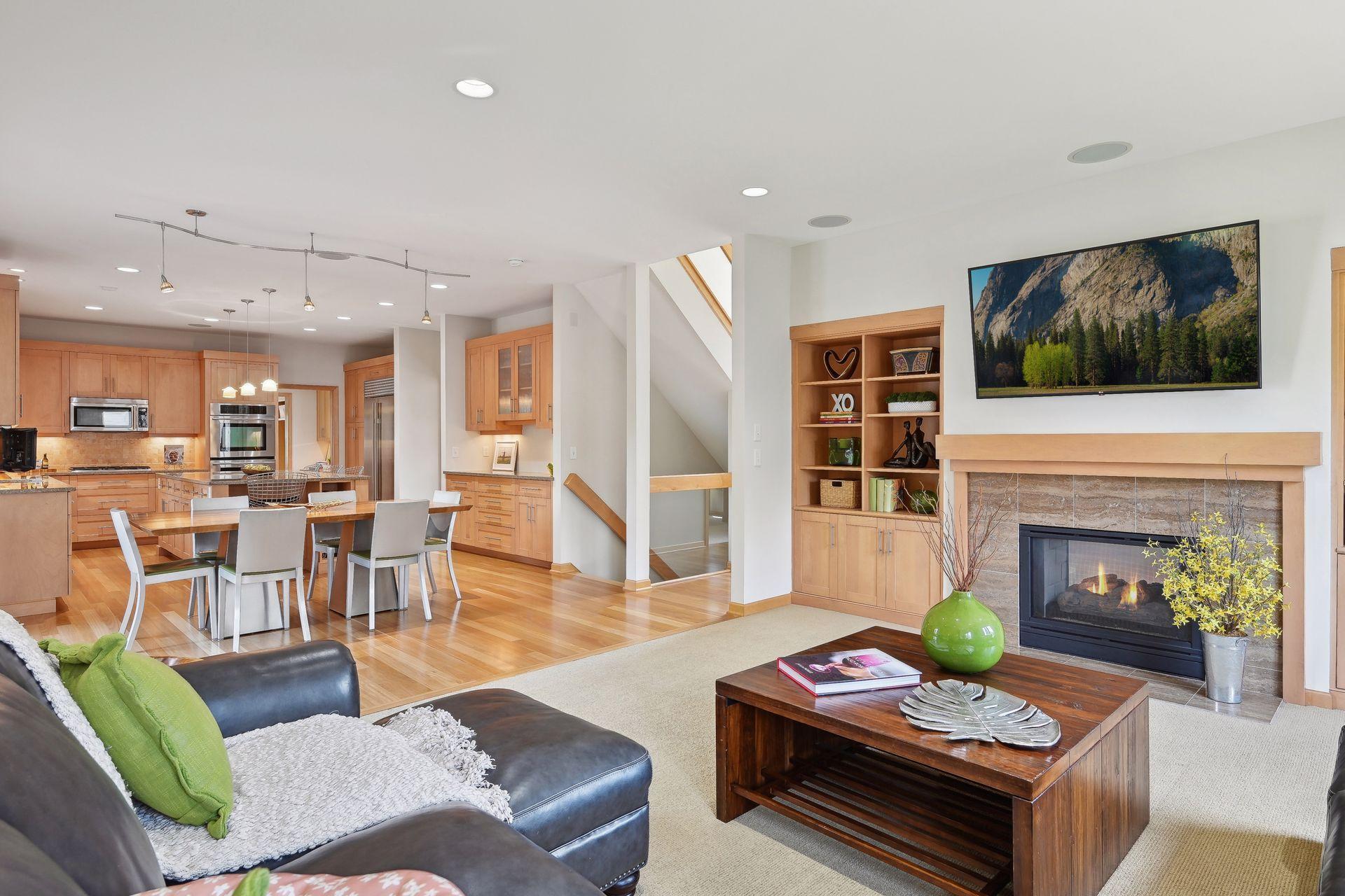 4495 Fountain Lane N