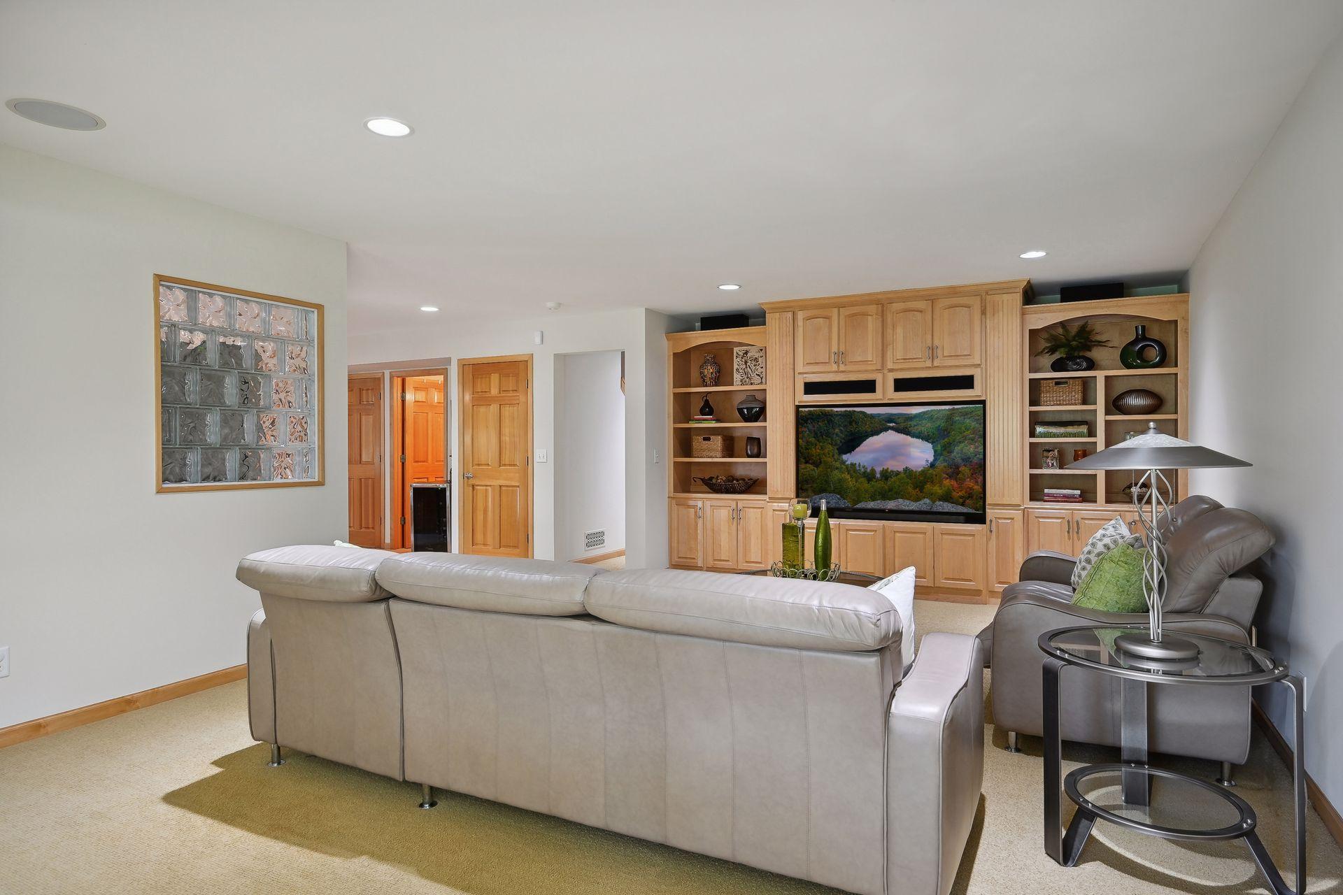 4495 Fountain Lane N