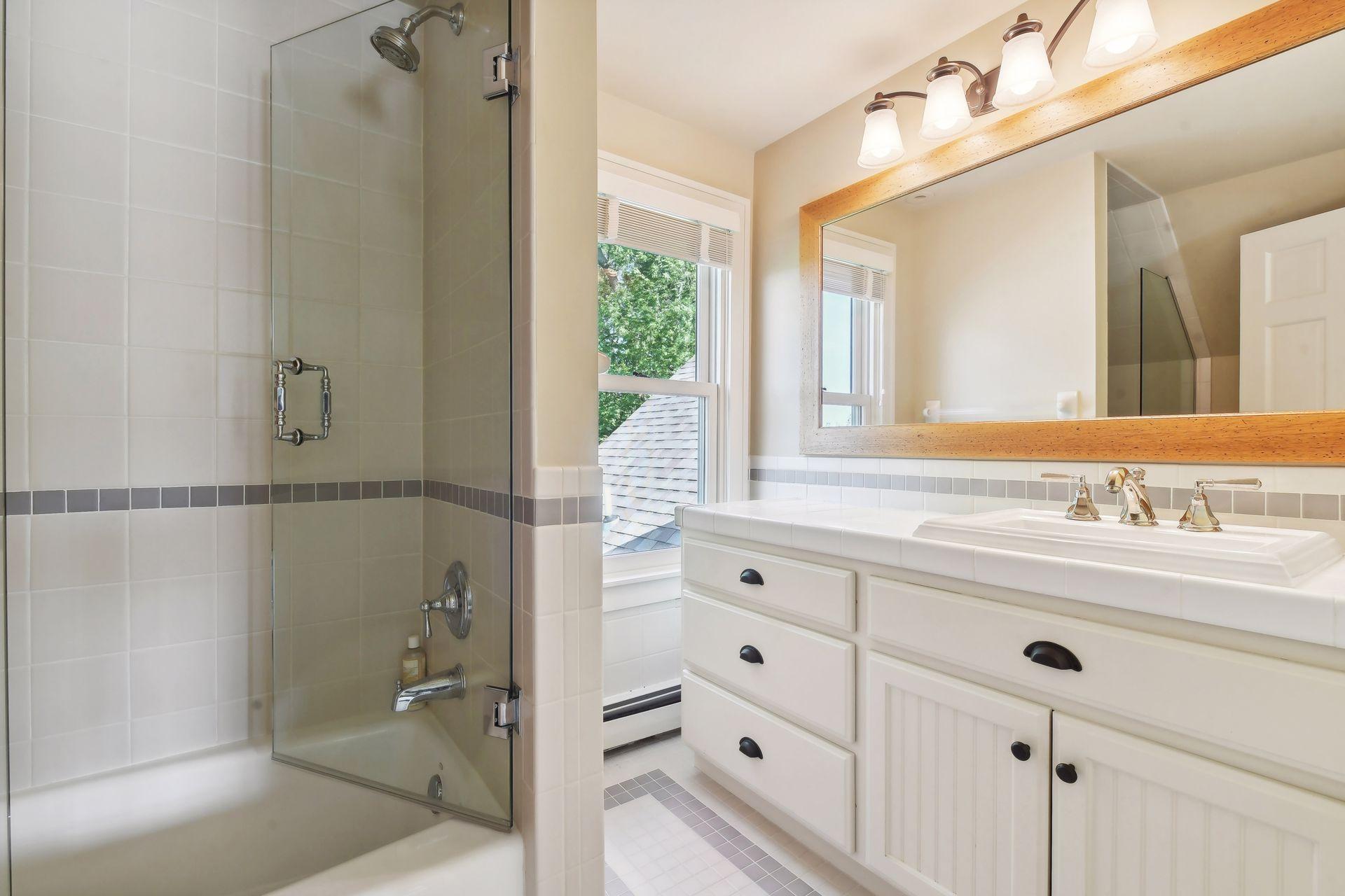 11126 Eastwood Avenue SE