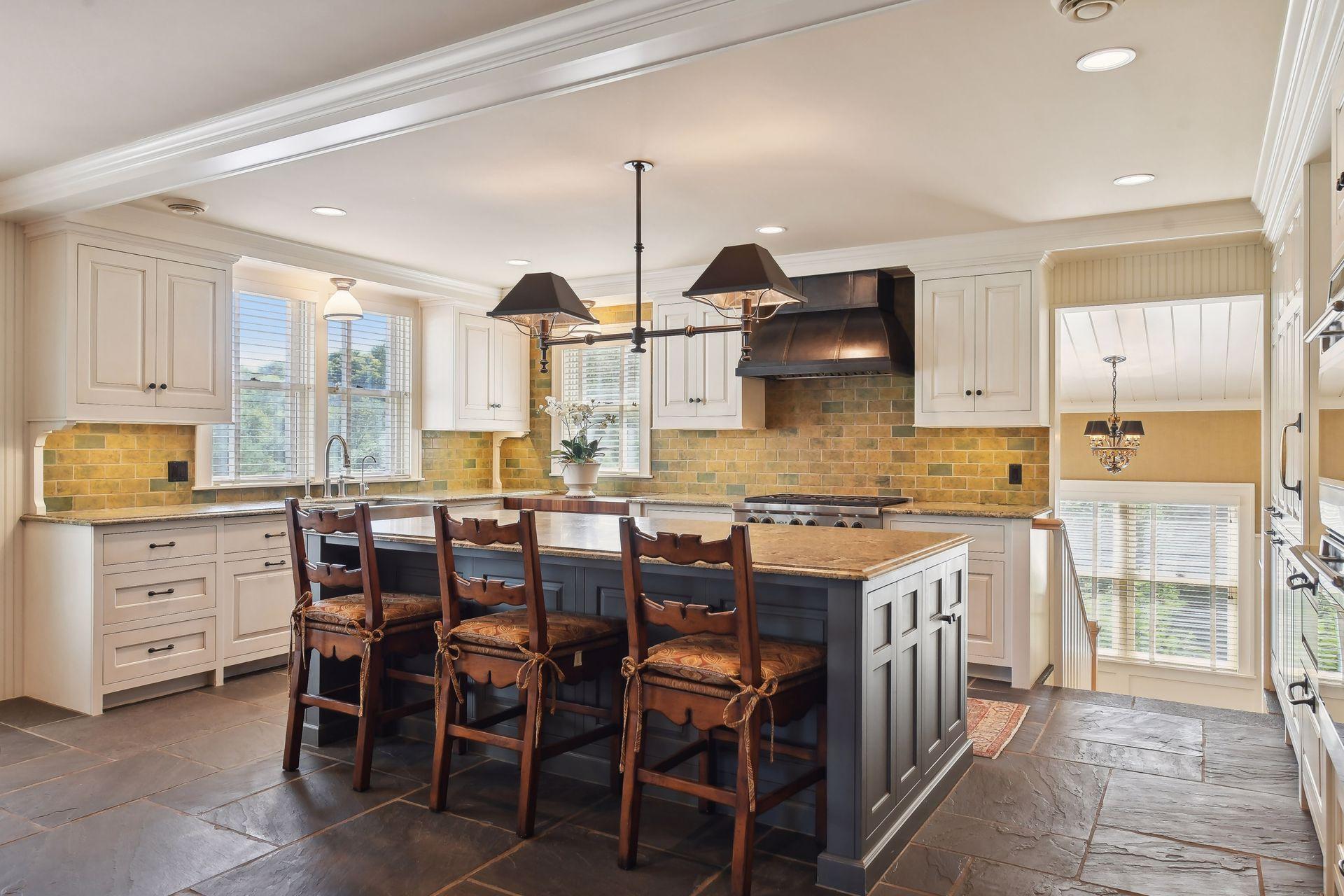 11126 Eastwood Avenue SE