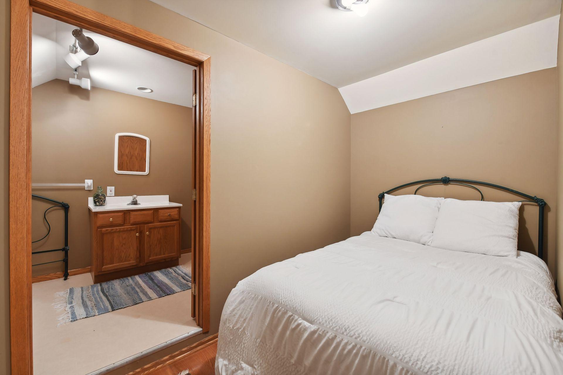 11126 Eastwood Avenue SE