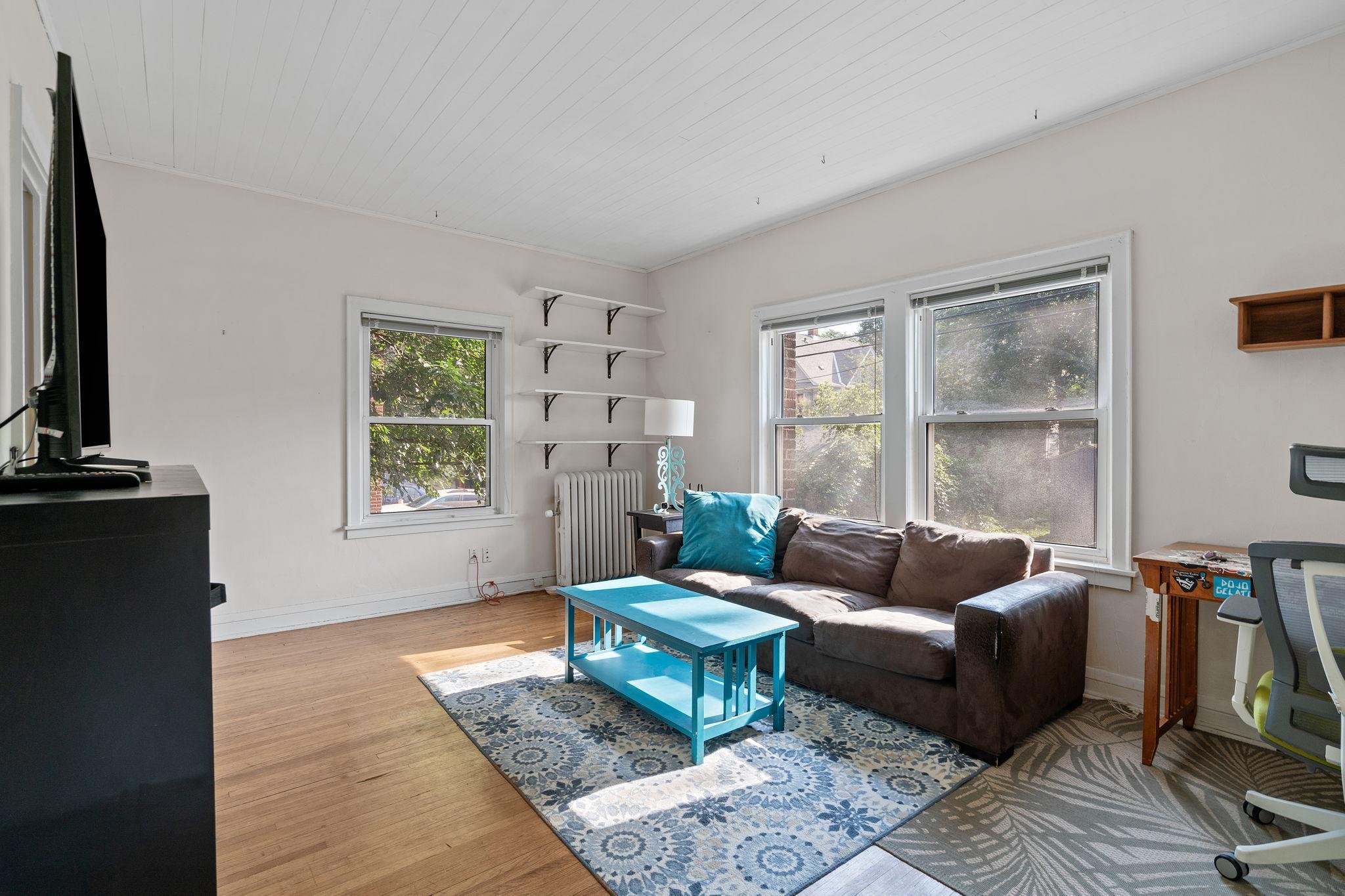2739 Girard Avenue S Unit: 105