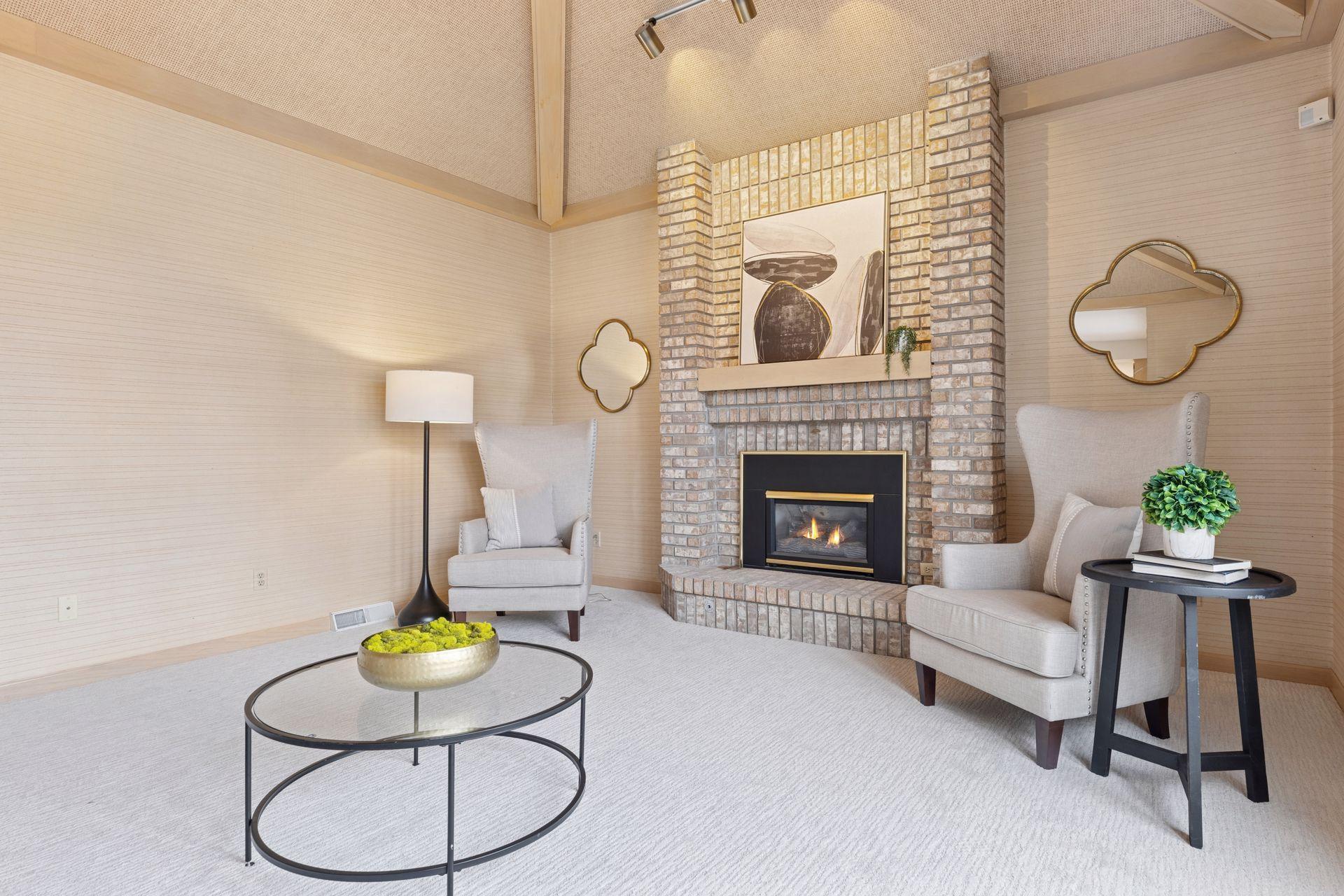 14 Hill Farm Circle