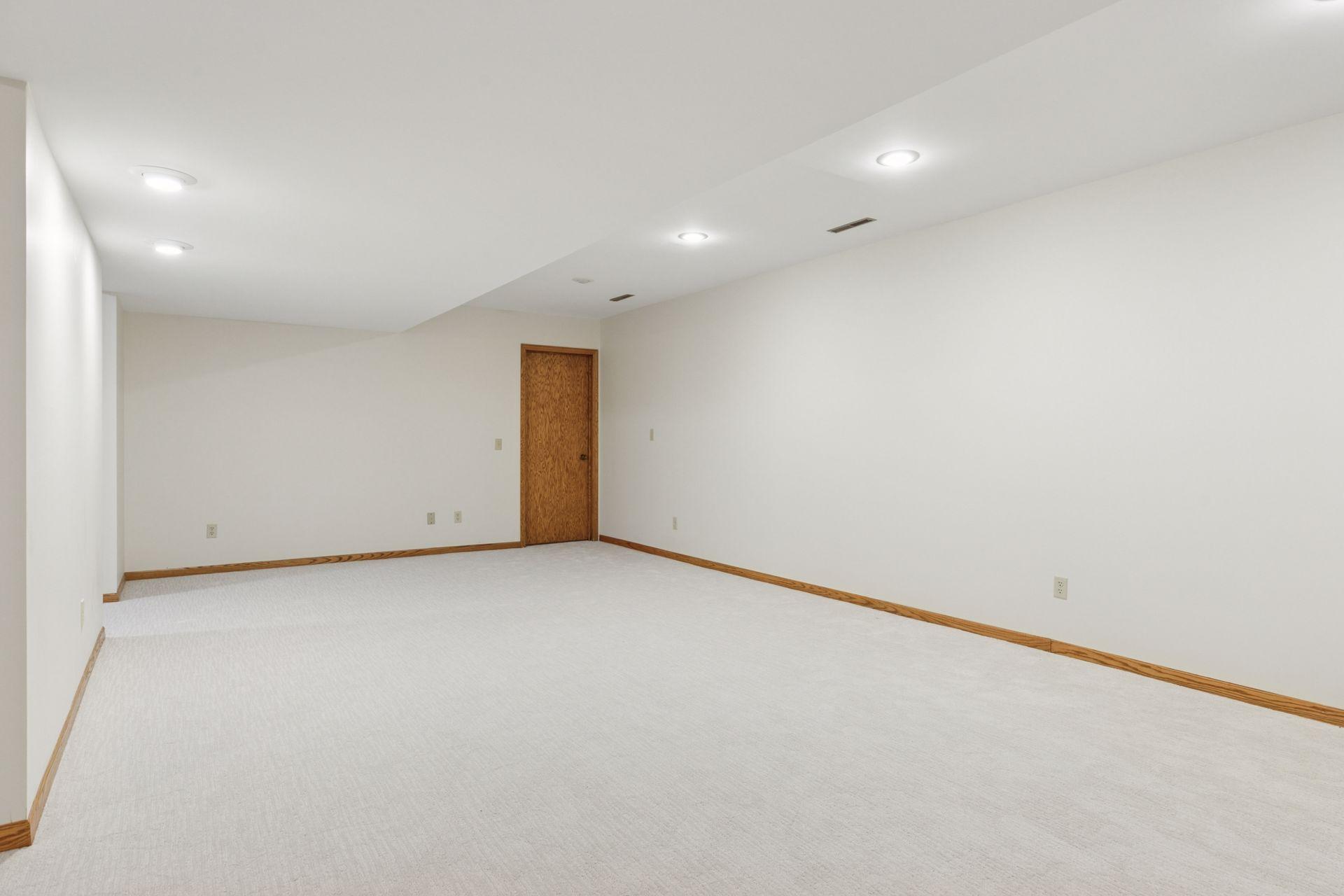 14 Hill Farm Circle