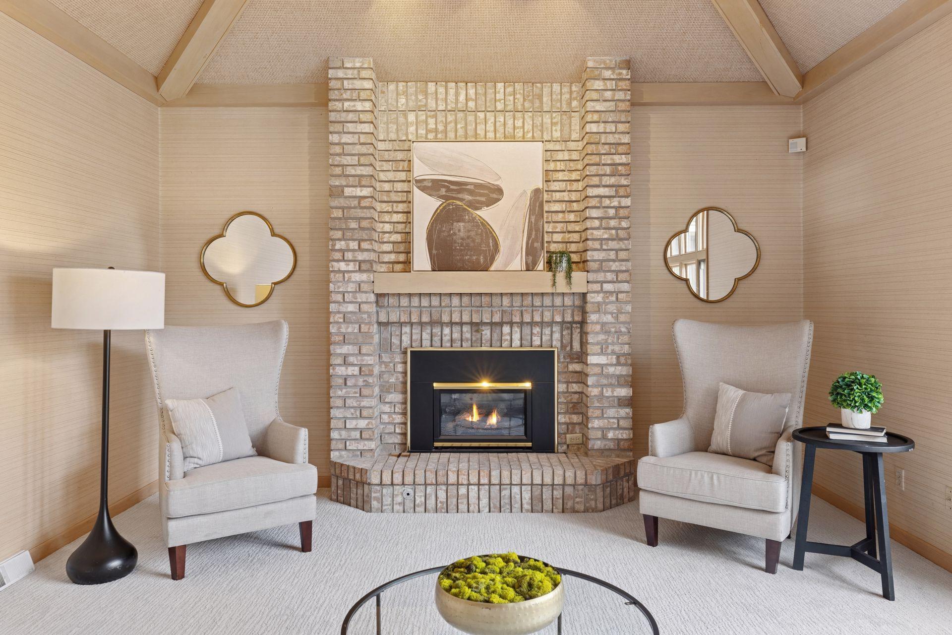 14 Hill Farm Circle