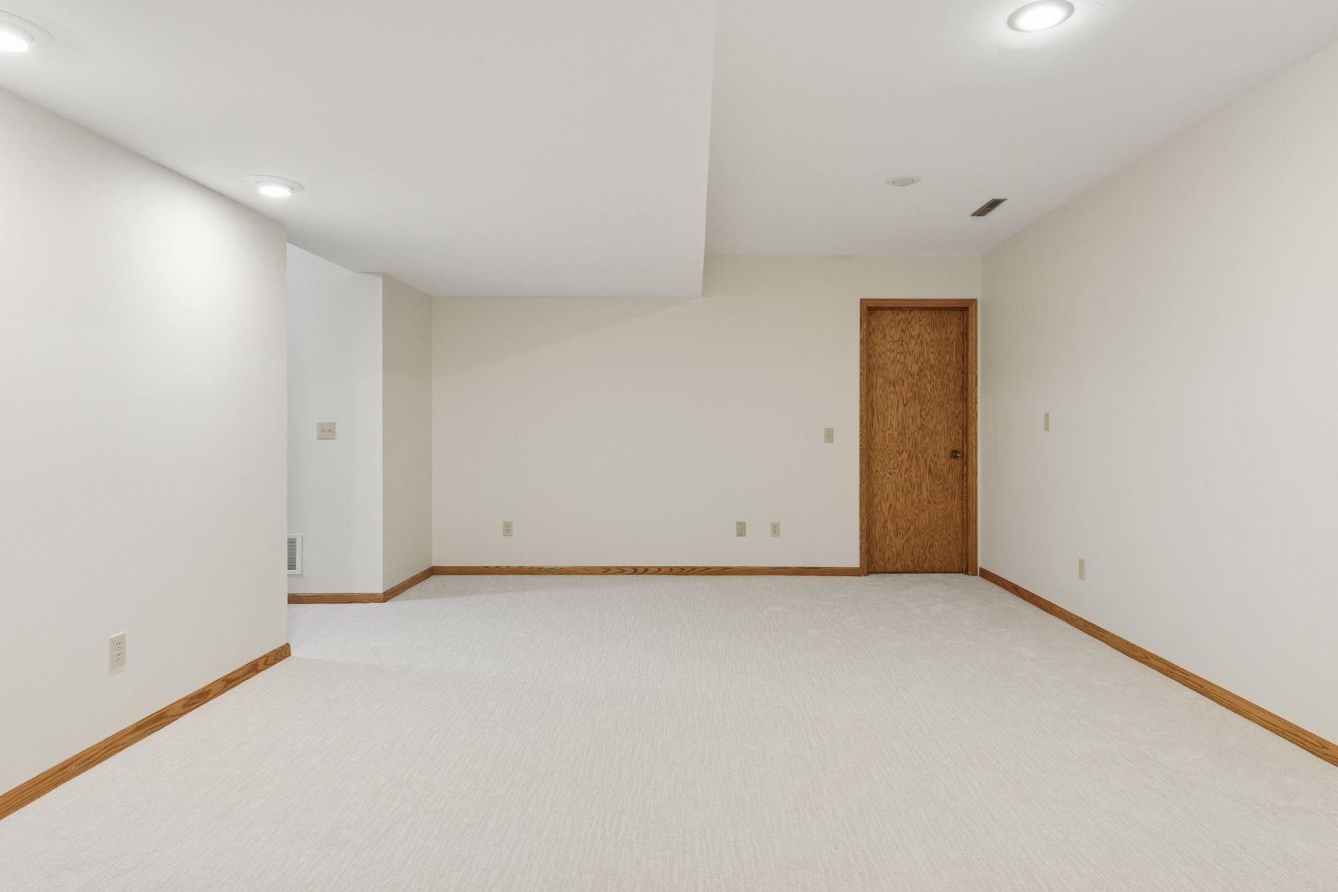 14 Hill Farm Circle