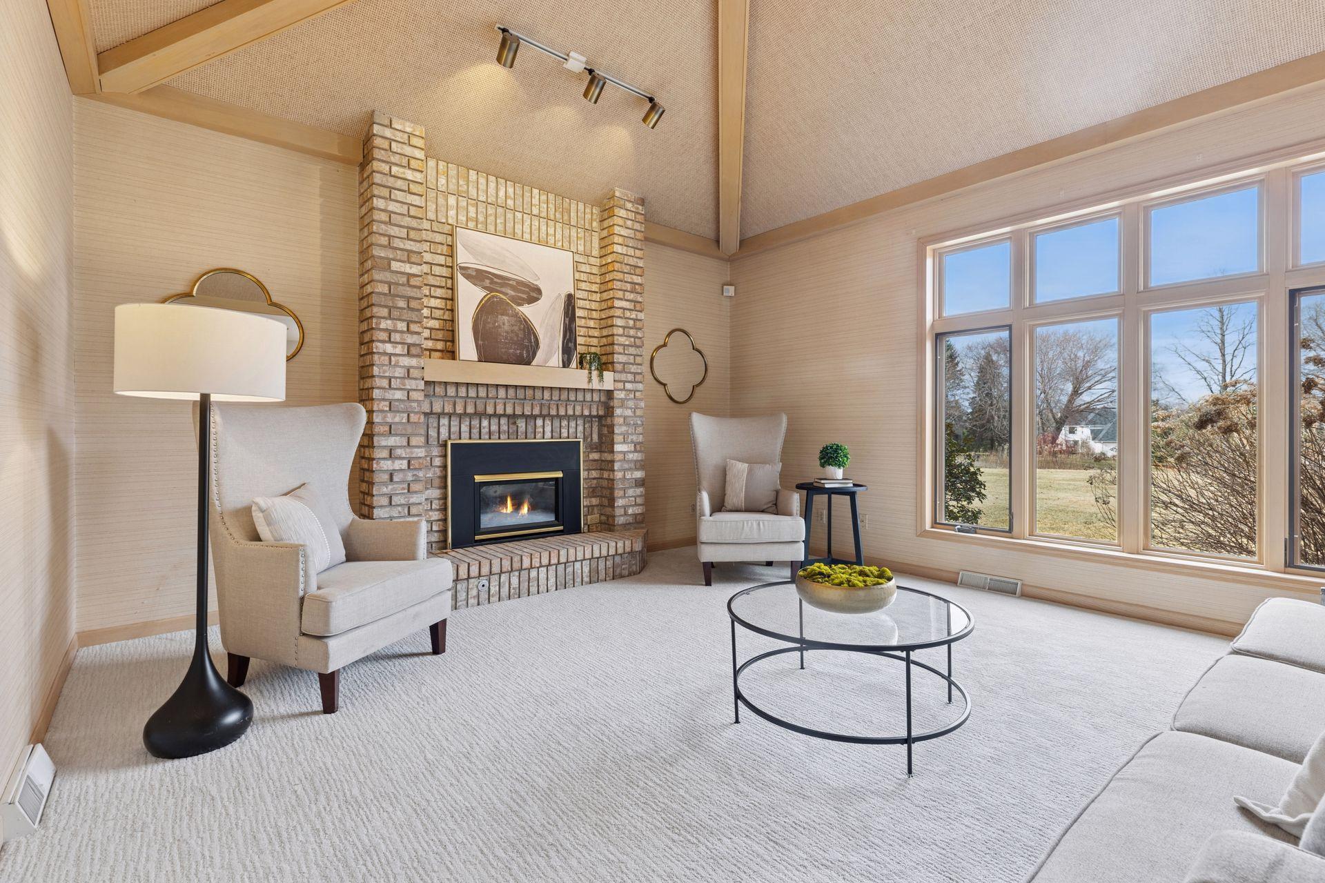 14 Hill Farm Circle
