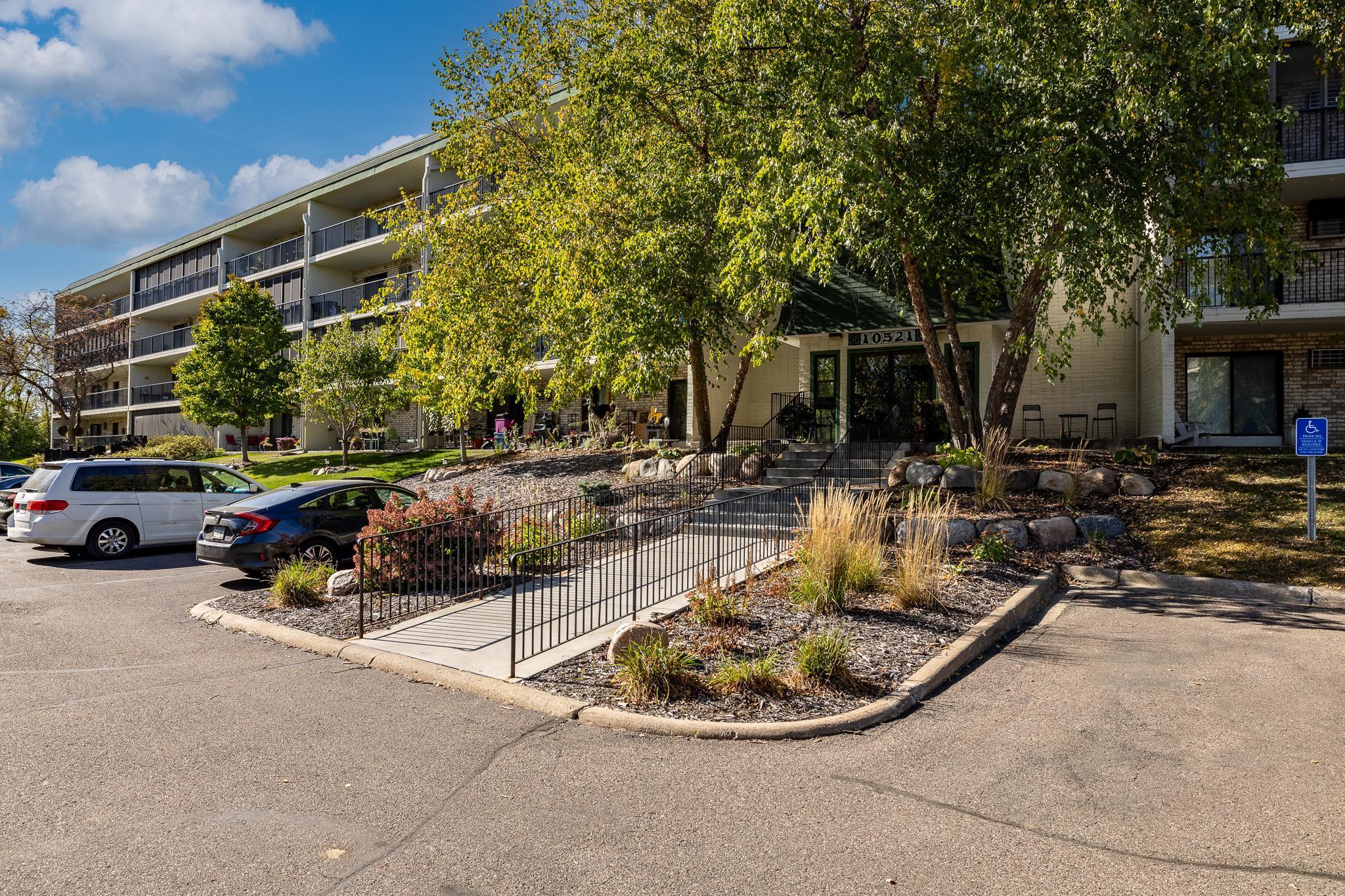 10521 Cedar Lake Road Unit: 518