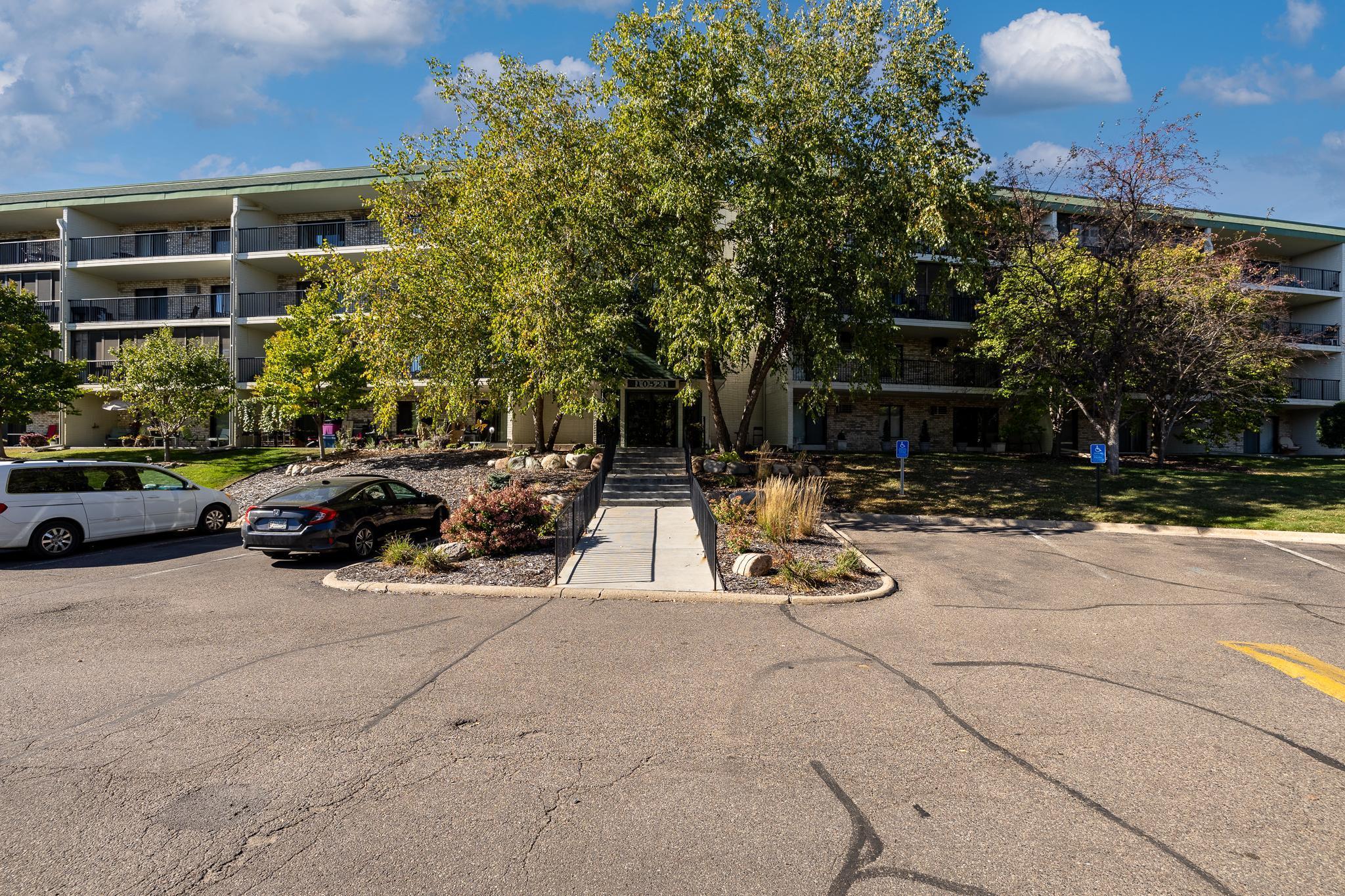 10521 Cedar Lake Road Unit: 518