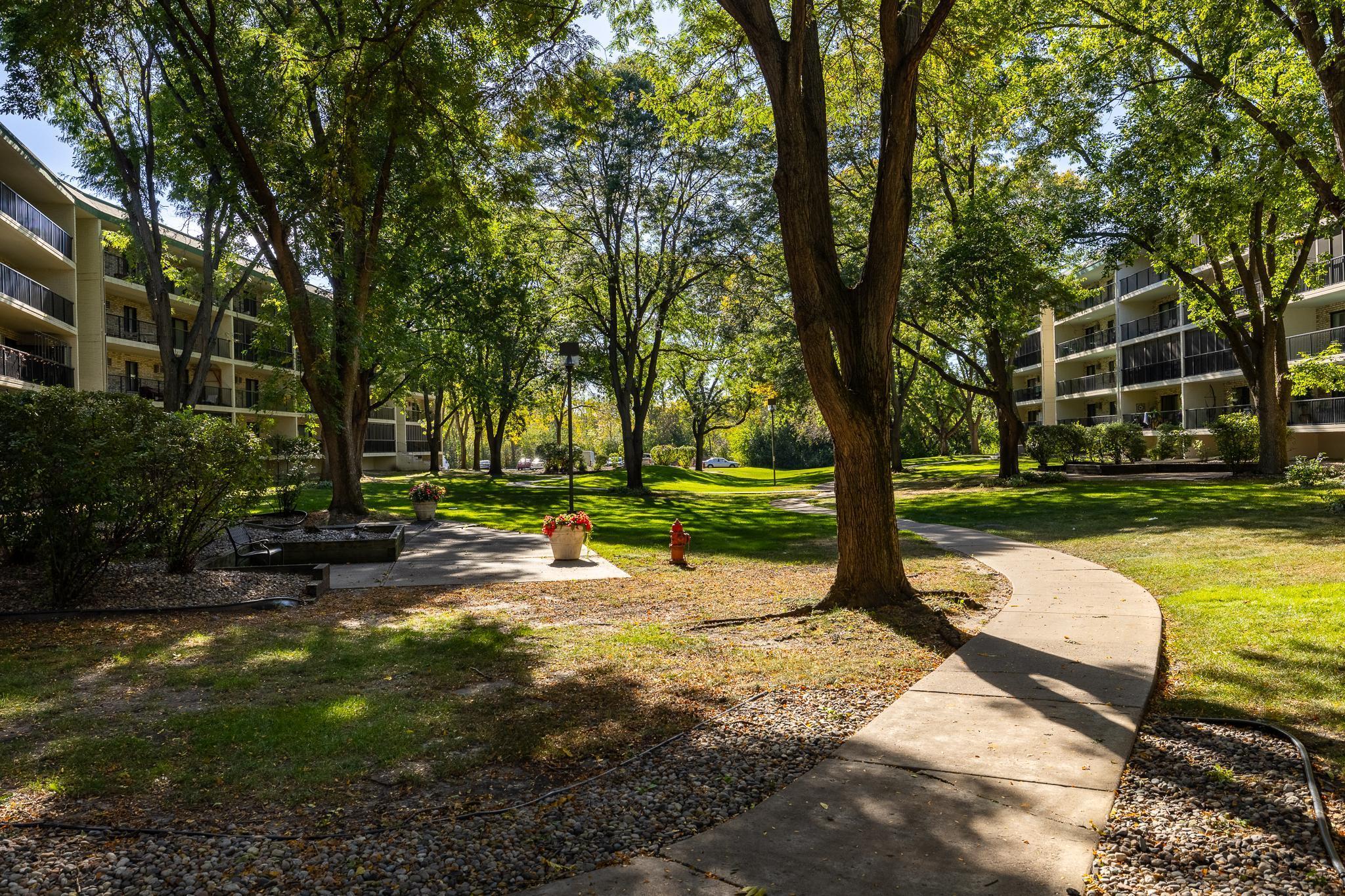 10521 Cedar Lake Road Unit: 518