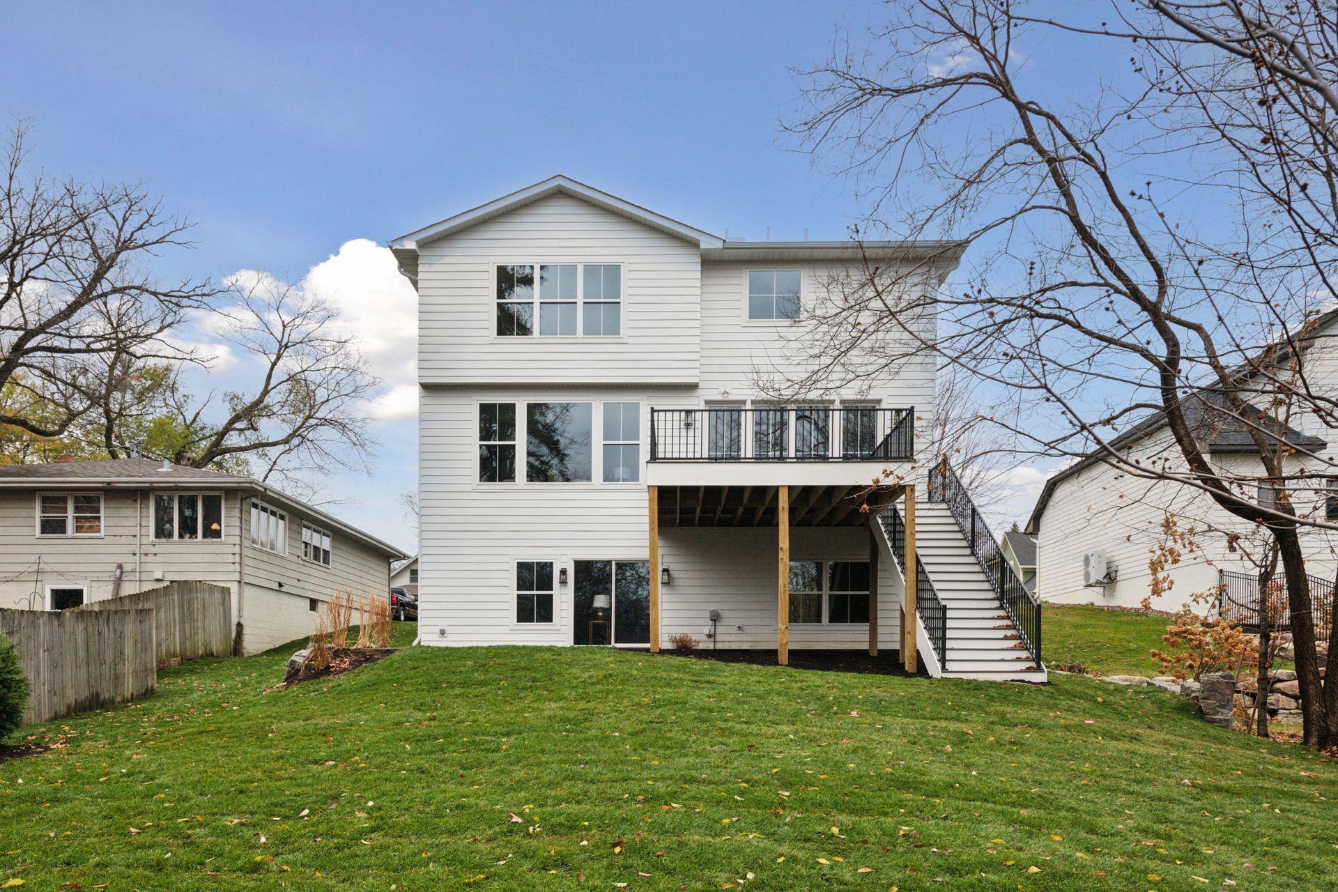 124 Chicago Avenue N