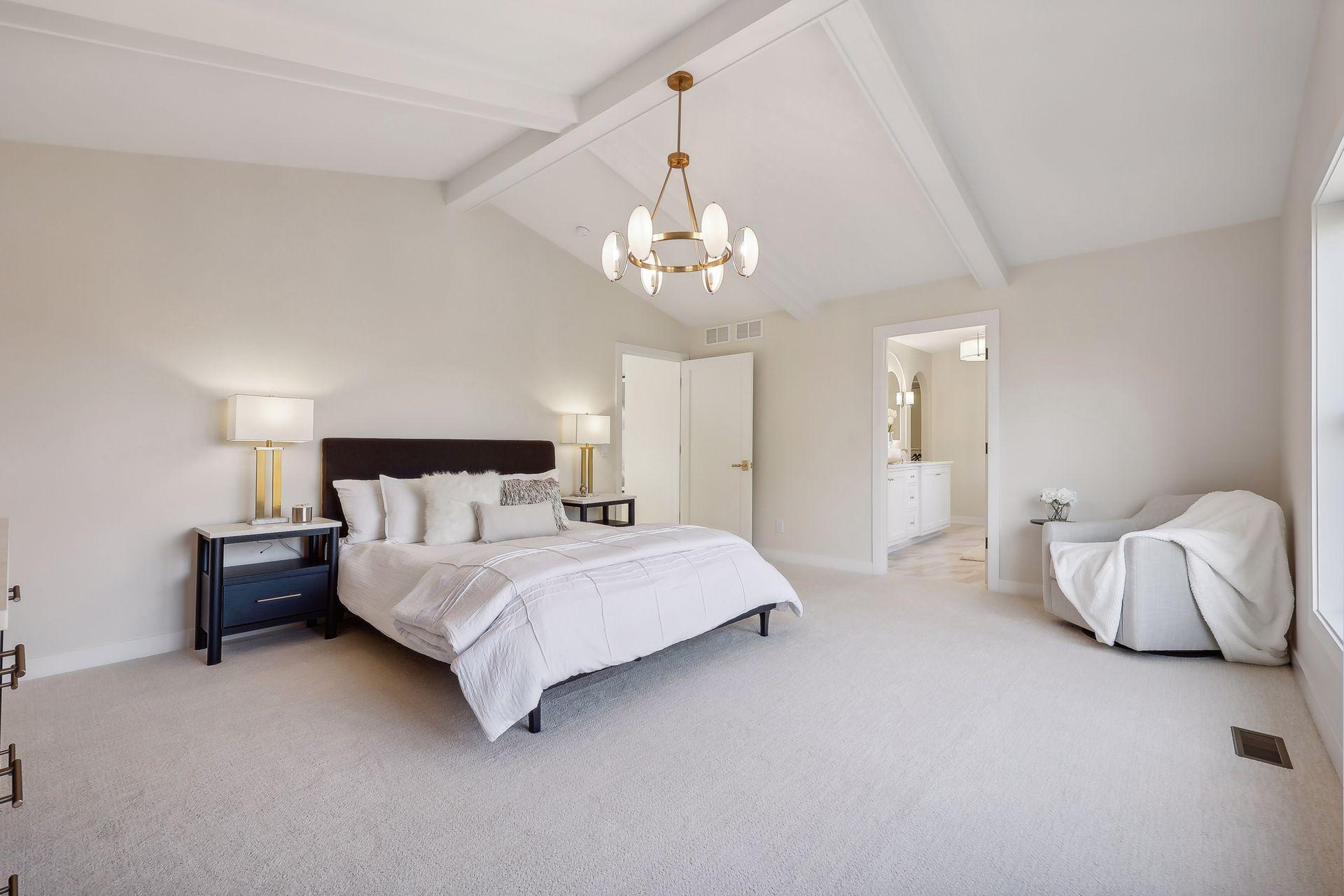 124 Chicago Avenue N