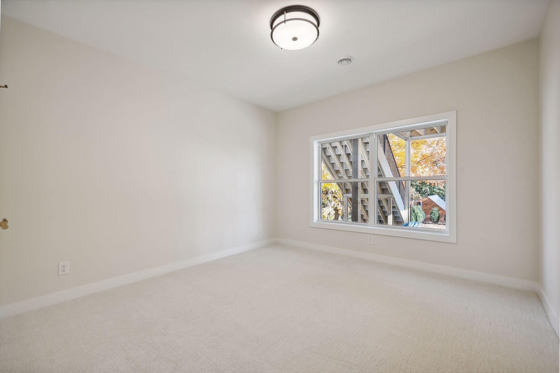 124 Chicago Avenue N