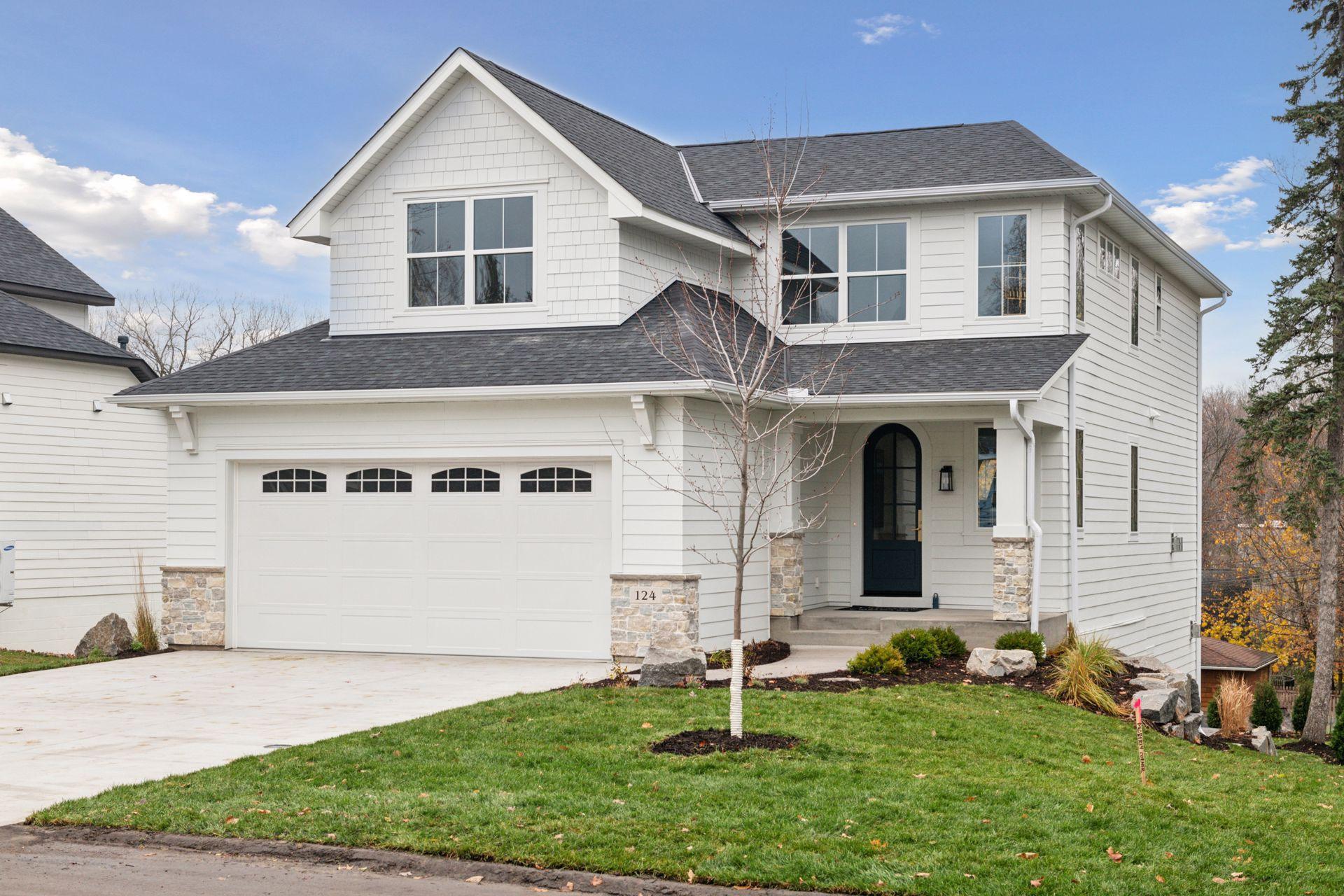 124 Chicago Avenue N