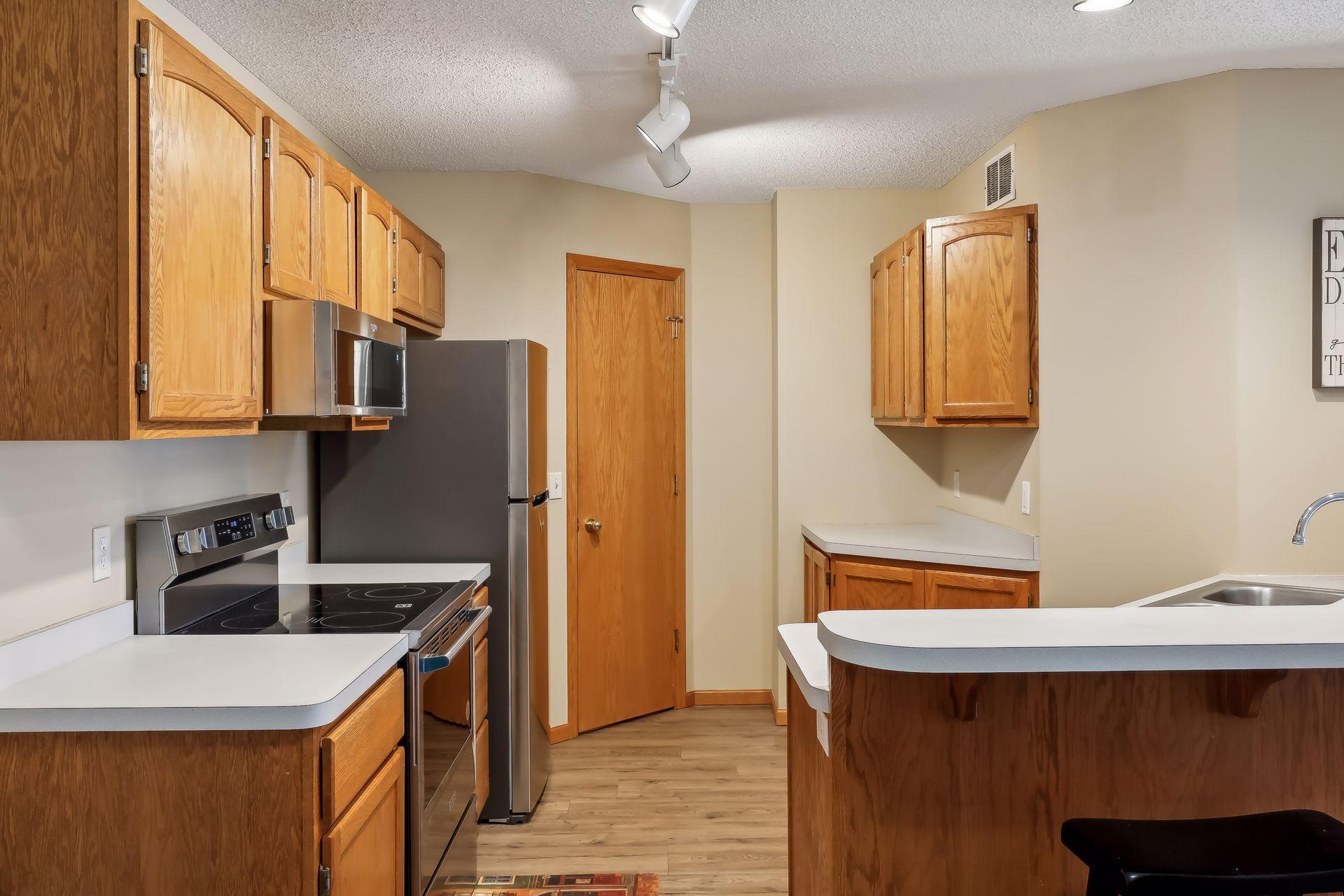 2437 E 117th Street Unit: 14