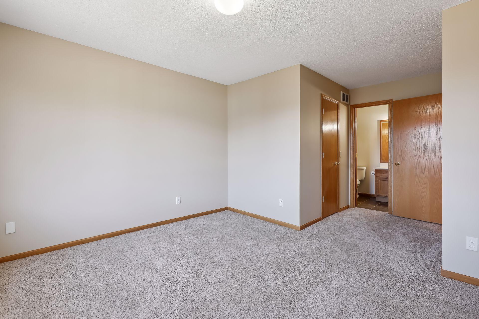 2437 E 117th Street Unit: 14