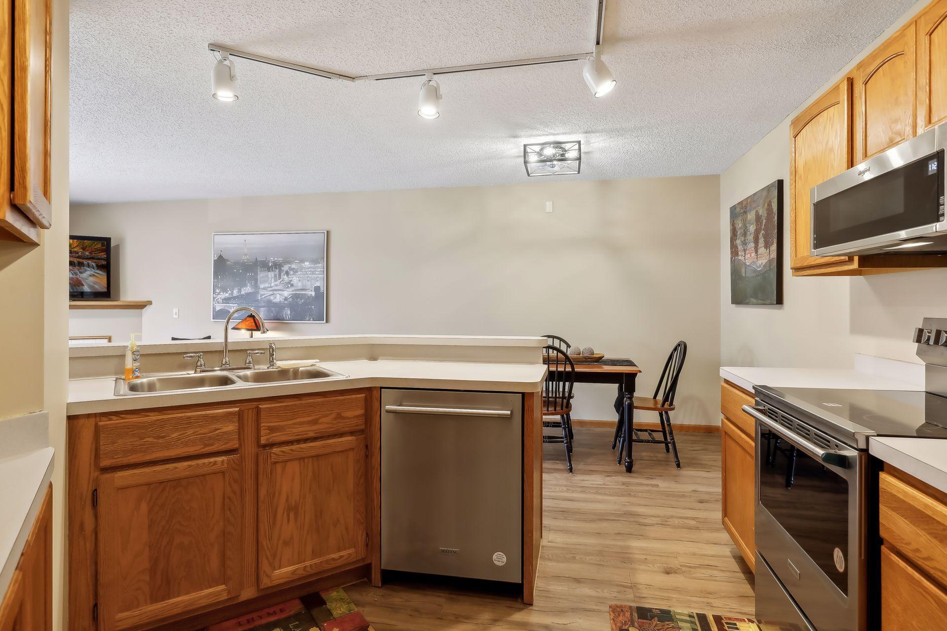 2437 E 117th Street Unit: 14