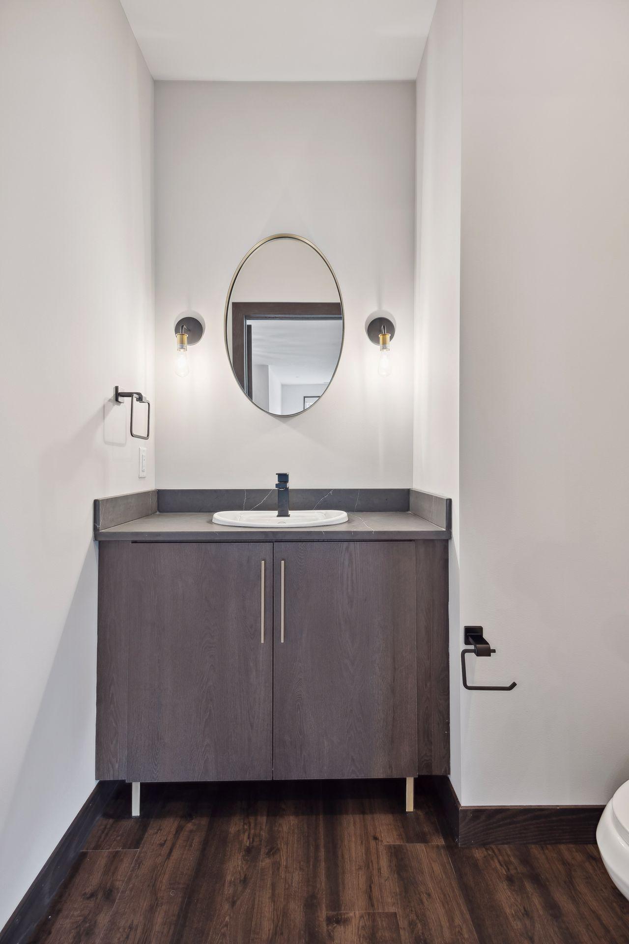 253 Lake Street E Unit: 201
