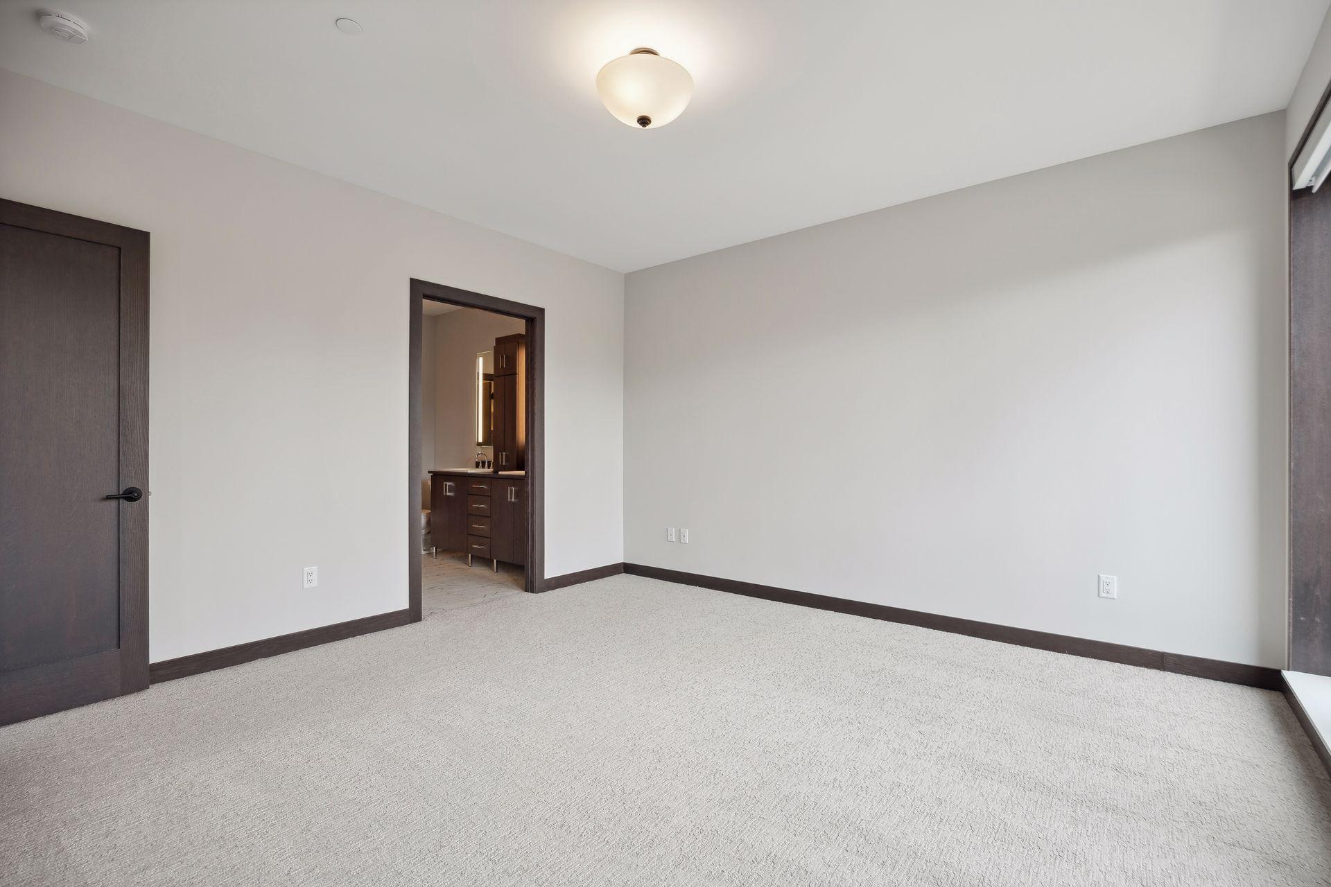 253 Lake Street E Unit: 201