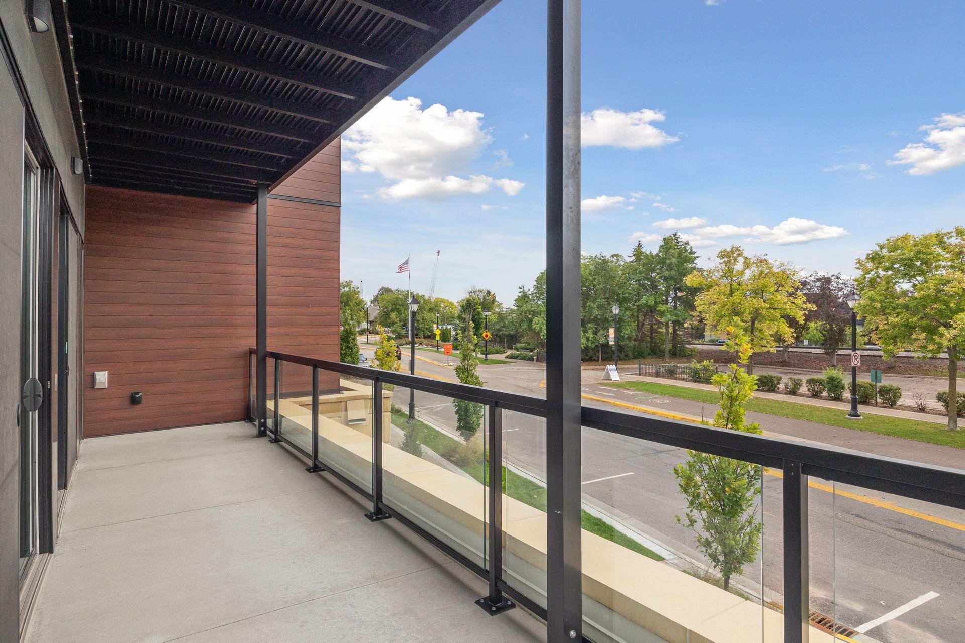 253 Lake Street E Unit: 201