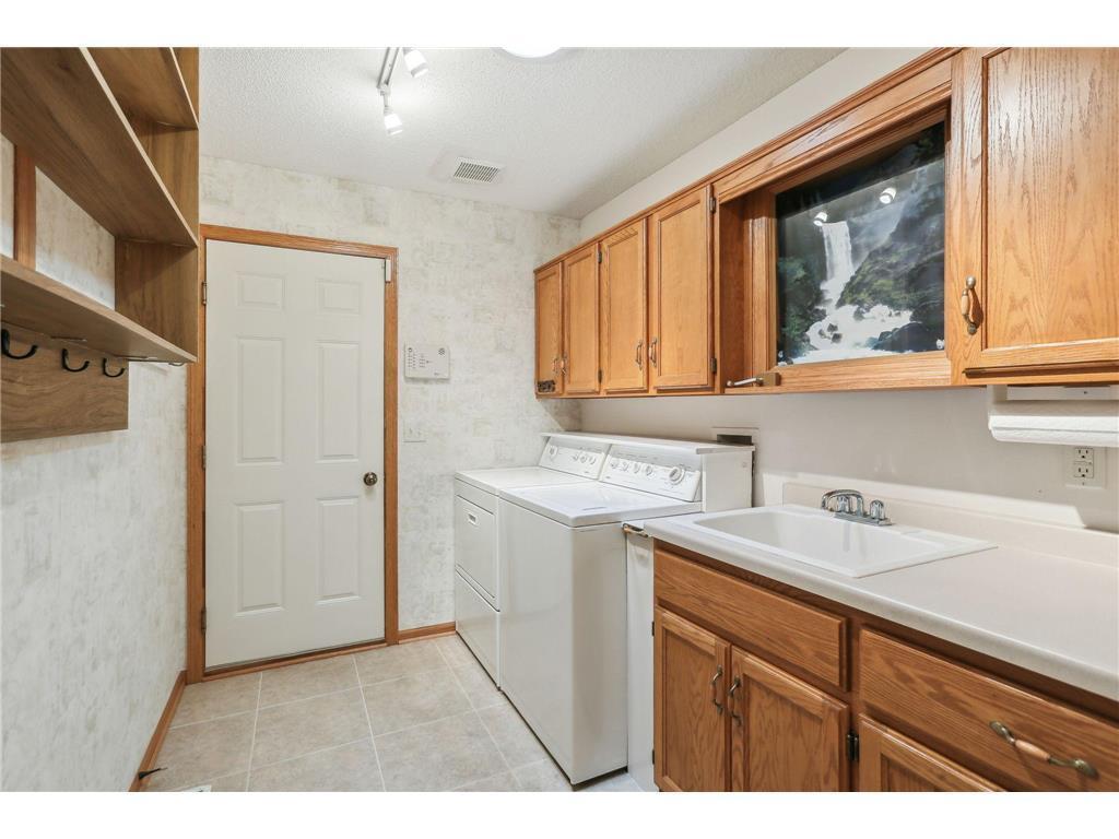 8824 Stonebrooke Trail