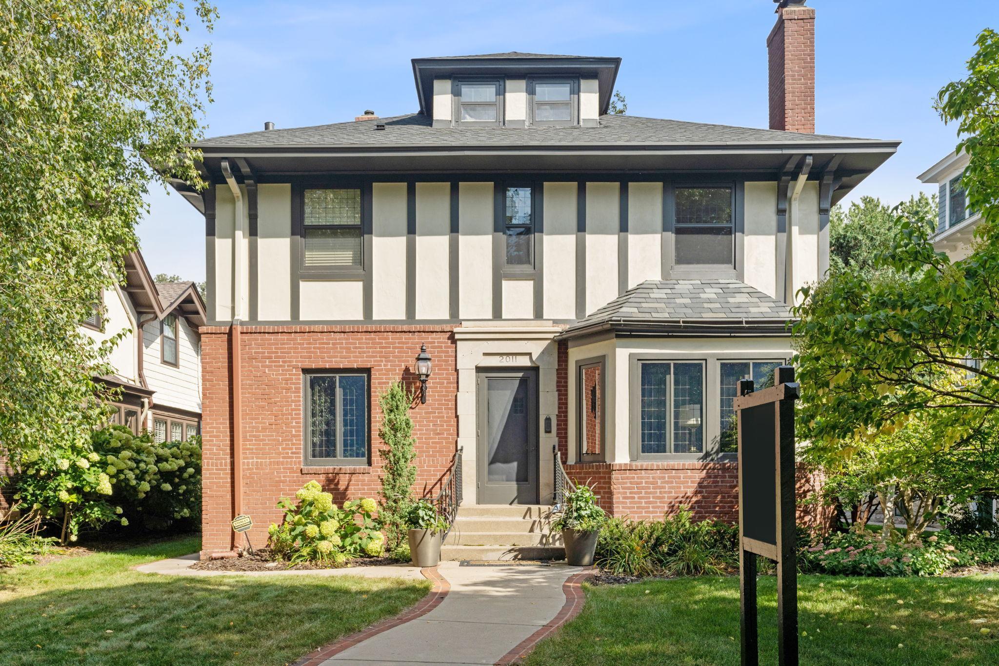 2011 Kenwood Parkway