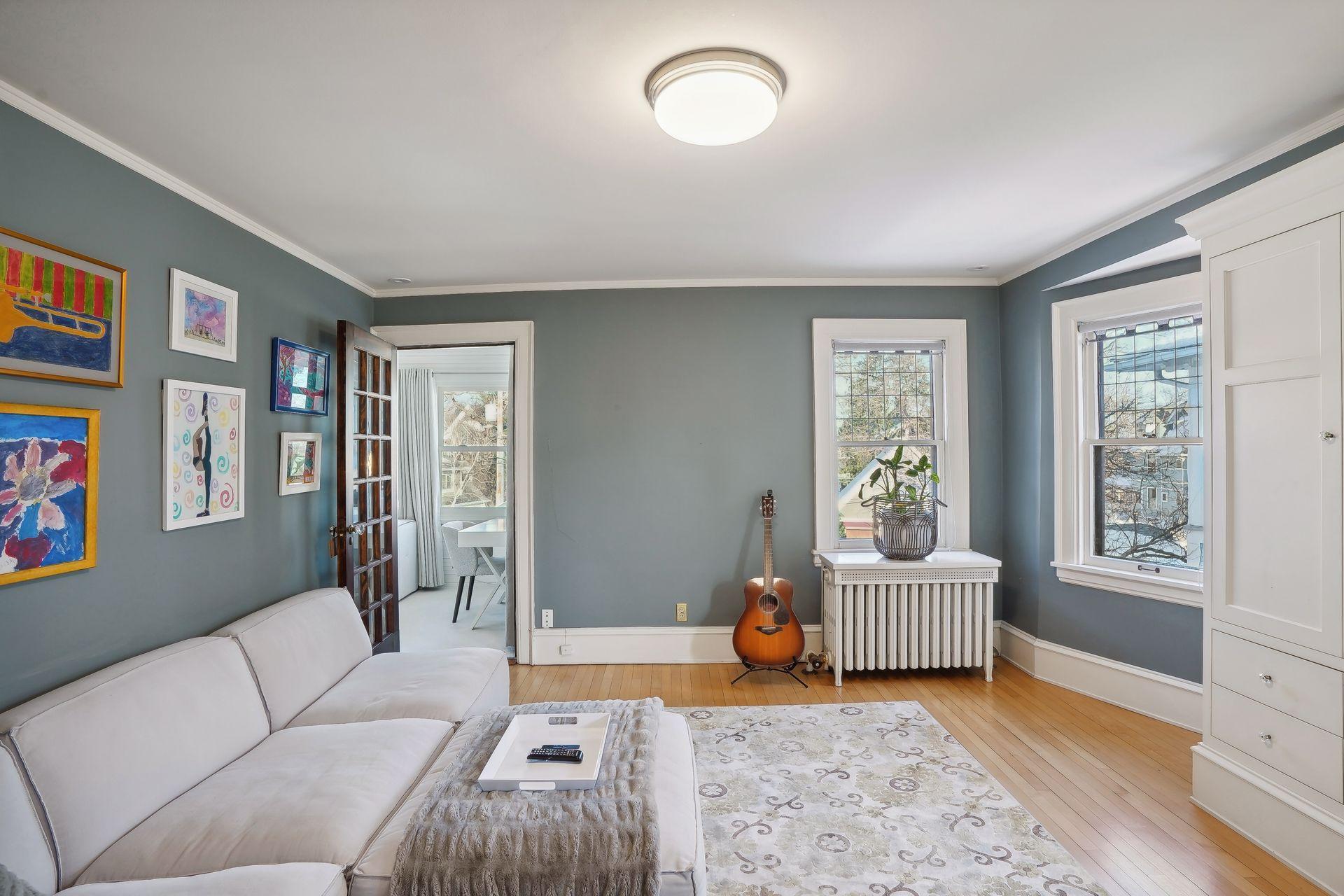 2011 Kenwood Parkway