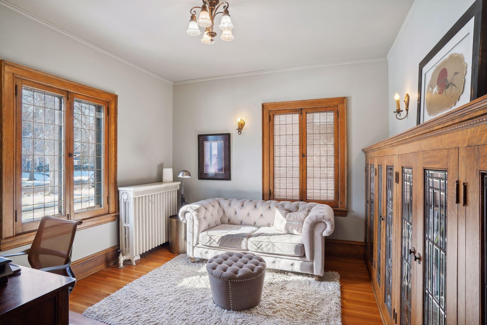 2011 Kenwood Parkway