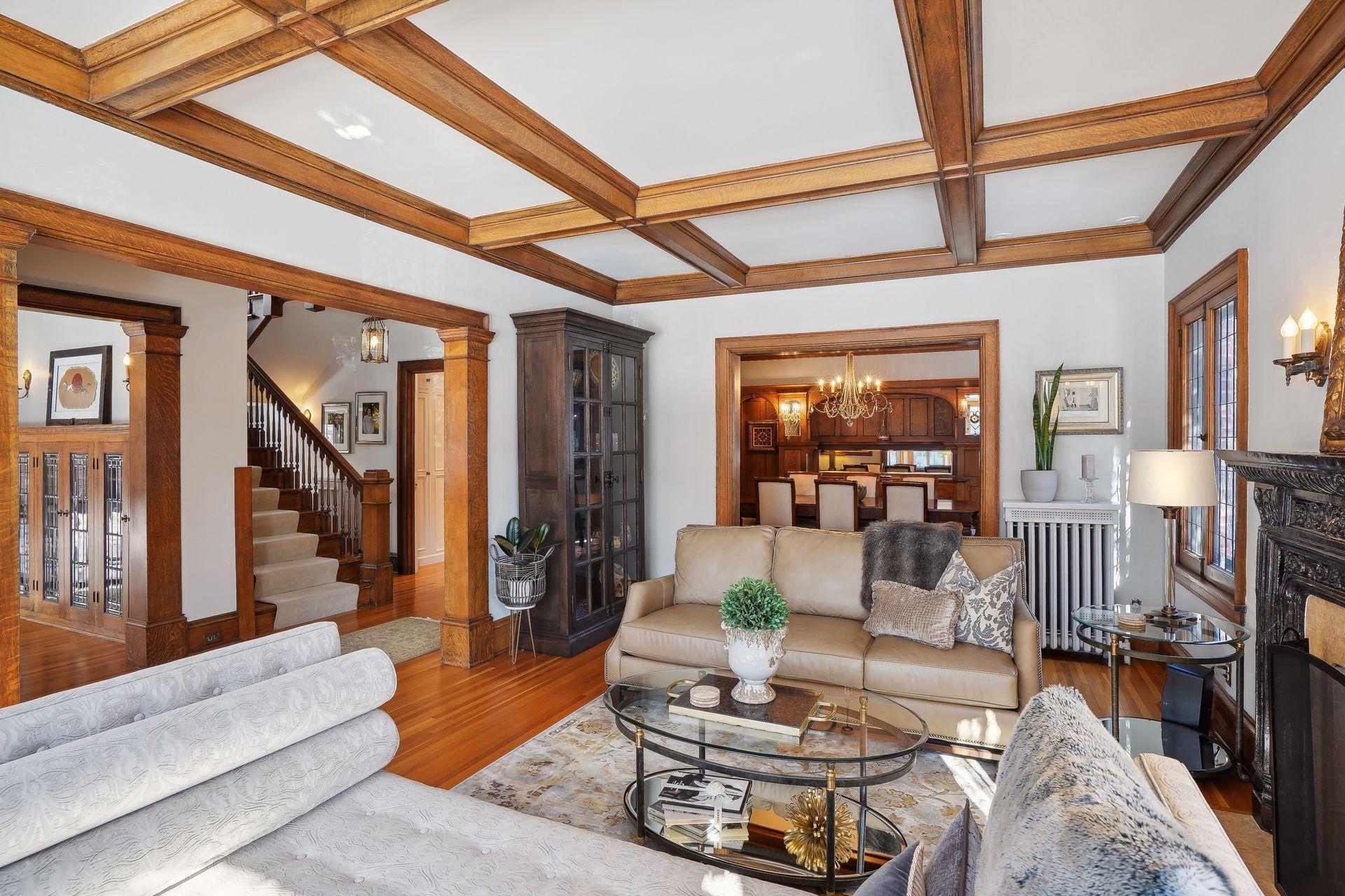 2011 Kenwood Parkway