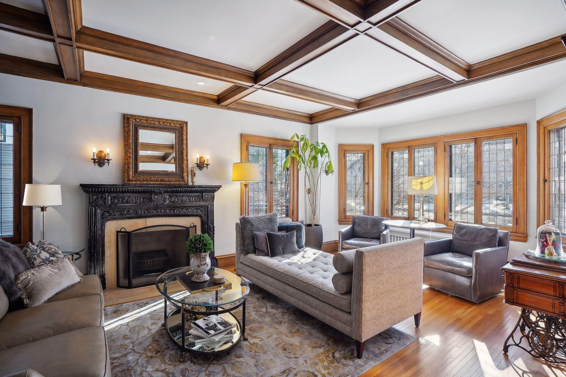 2011 Kenwood Parkway