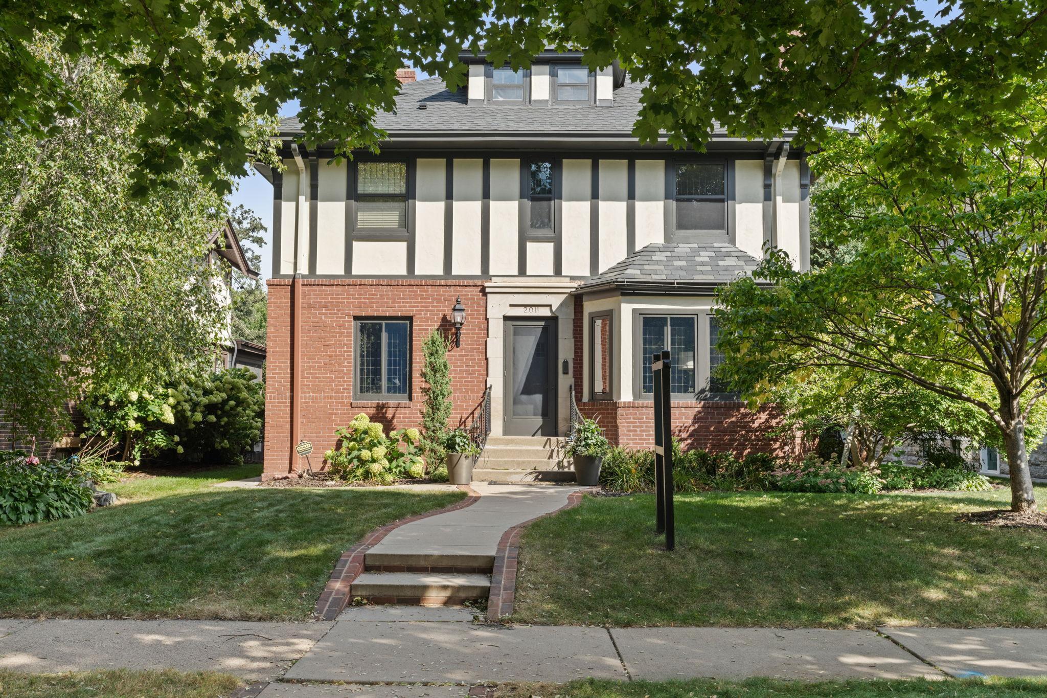 2011 Kenwood Parkway