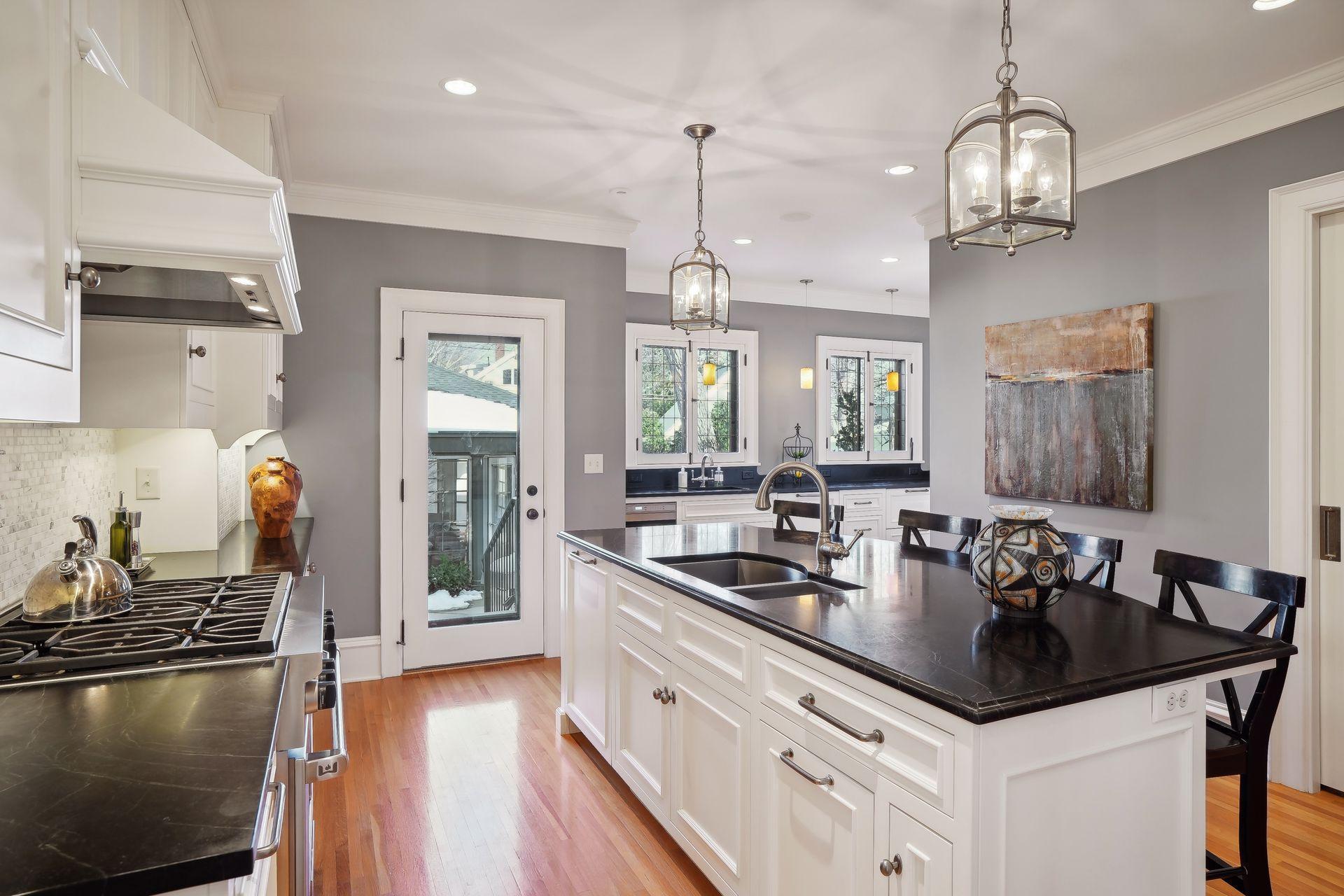 2011 Kenwood Parkway