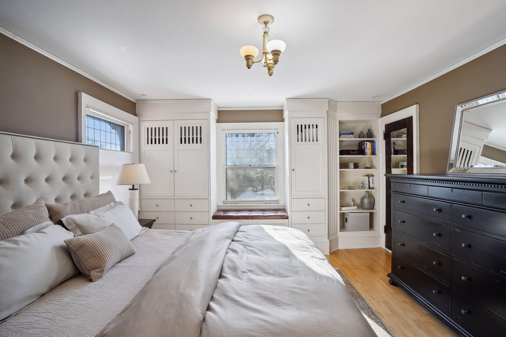 2011 Kenwood Parkway