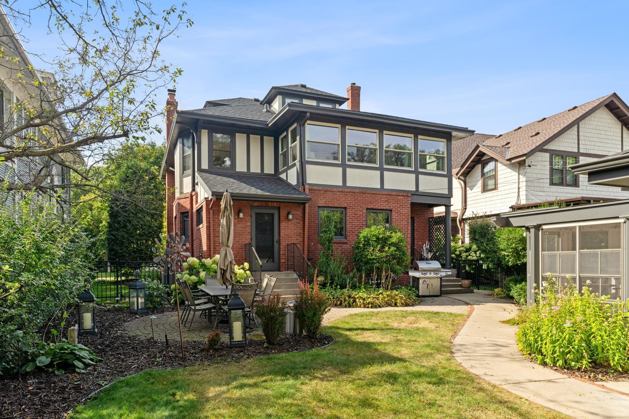 2011 Kenwood Parkway