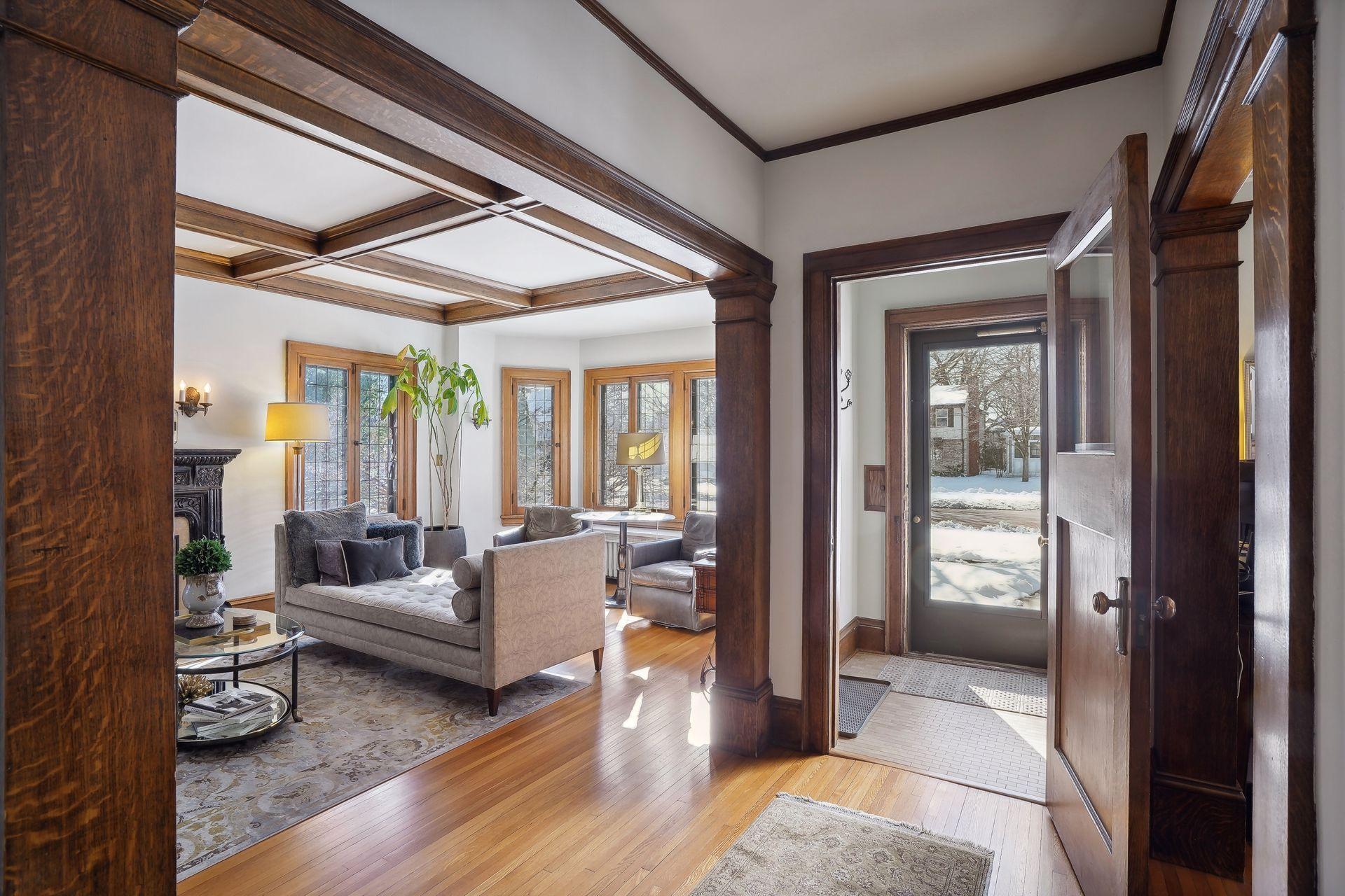 2011 Kenwood Parkway